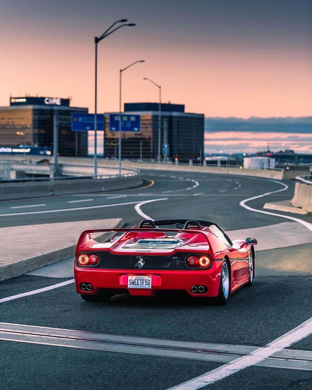 CarsWithoutLimitsさんのインスタグラム写真 - (CarsWithoutLimitsInstagram)「Ferrari #F50 Photos @zachbrehl  Owner @mrtrig  #carswithoutlimits #ferrari」7月24日 22時09分 - carswithoutlimits
