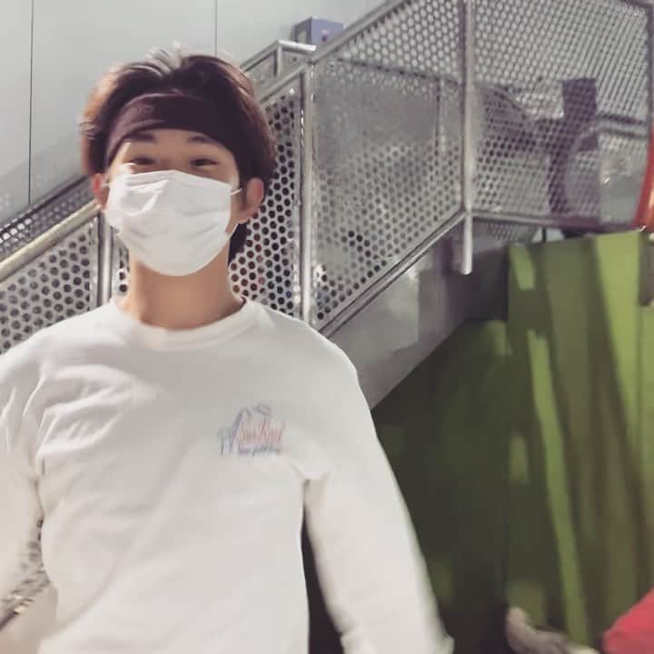 国武大晃のインスタグラム：「😷 @yuto__yamada 🎥 #snow #snowboarding #fun #😷」
