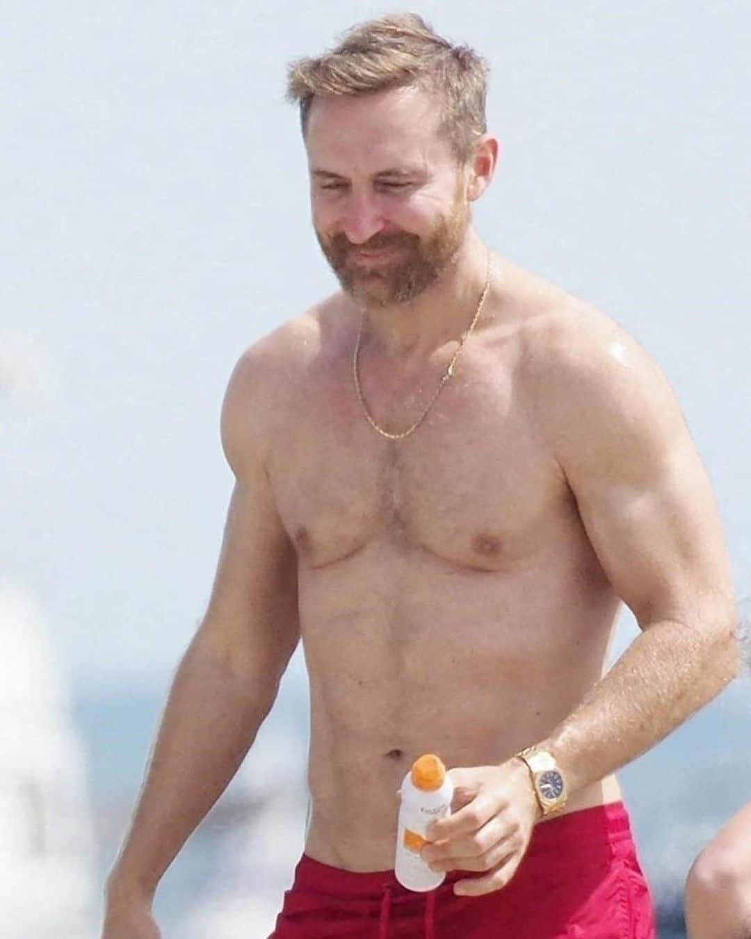 Just Jaredさんのインスタグラム写真 - (Just JaredInstagram)「@davidguetta shows off his buff bod while vacationing with family in France. #davidguetta  Photos: Backgrid」7月24日 22時40分 - justjared