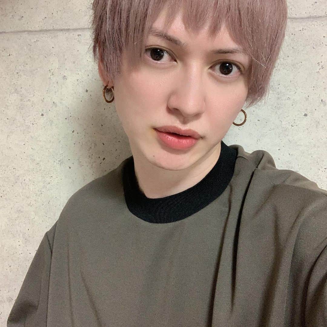 一聖さんのインスタグラム写真 - (一聖Instagram)「髪色変えた。　﻿ ﻿ #CULLNI﻿ #よく見ると﻿ #口元に﻿ #マスタード﻿ #ティッ」7月24日 22時44分 - buglug_issei