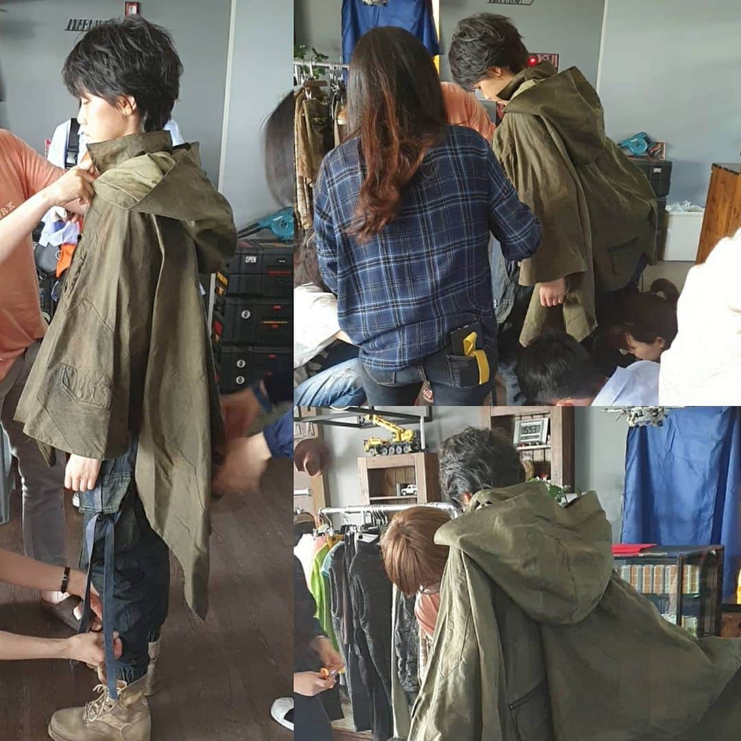 イ・レさんのインスタグラム写真 - (イ・レInstagram)「#반도 테스트촬영 & 피팅 (2019.6.15.am:10:46)  테스트 촬영 후!! 기업 UP👍 . 아이들에게  관심 많은 재미있는 감독님!!~~🤭😁👍 . 영화 반도#4DXSCREEN 적극 추천. 💥스릴×2,집중×2,감동×2 ,재미×2💥  #연상호 #이레 #이예원 #빼꼼 #연상호감독님 #peninsula #4yearsafter #traintobusan #leere」7月24日 22時44分 - leere0312