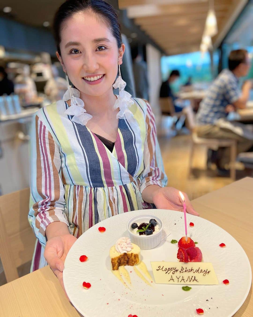 槙あやなさんのインスタグラム写真 - (槙あやなInstagram)「先日、ひとつ歳を重ねました。 不安なことも多い世の中ですが、 自分が生まれたことを 心からお祝いしてくれる人たちがいる 幸せを感じました。 これからも、大切に大切に生きていきたい。 いつも本当にありがとう。 これからもよろしくお願いします。  #誕生日 #歳をとるのもいいもんだ  #生まれたことに感謝」7月24日 22時50分 - ayana_maki