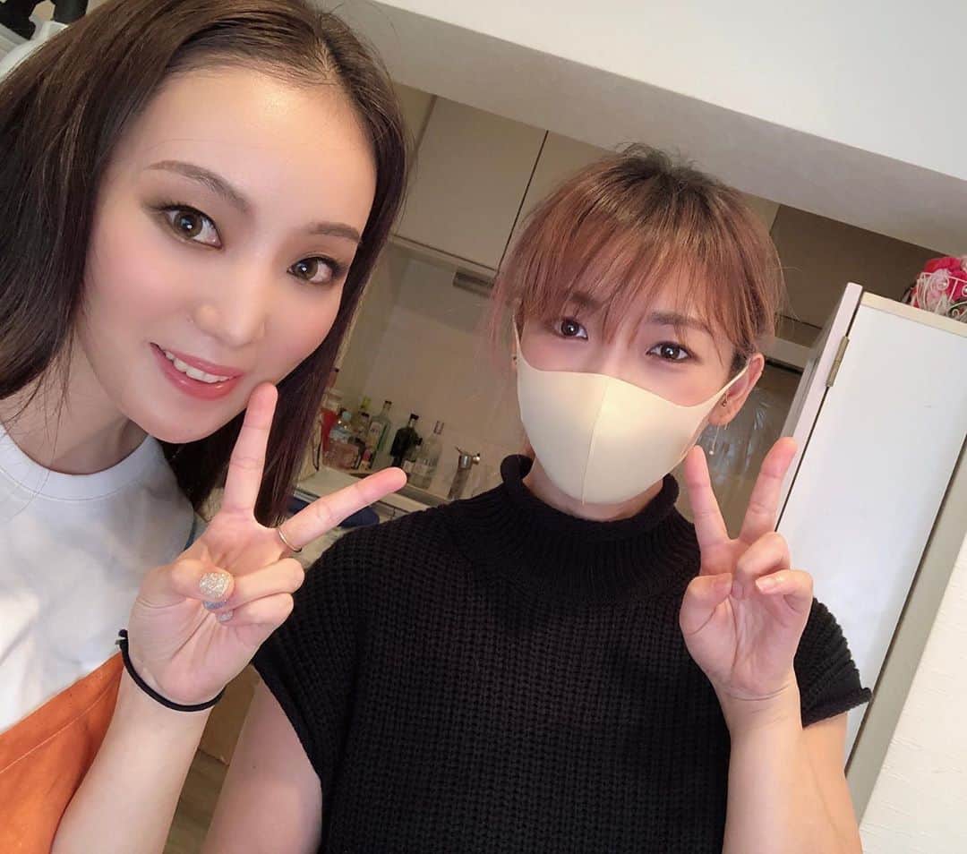 NOHANAのインスタグラム：「ご縁があって、私の大好きな安室奈美恵様のヘアメイクを担当していた栗原里美さんにメイクをして頂きました😭❤️ 里美さんに素敵な魔法をかけてもらうことが出来てまた1つ夢が叶いました😭✨✨ ありがとうございます❣️❣️❣️ 撮影した詳細はまたいつか…🤭 ・ #makeup」