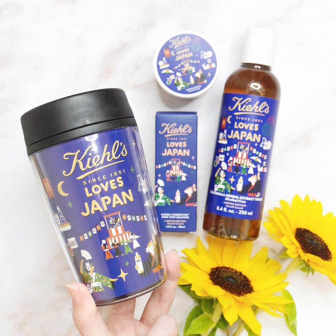 海老原りさのインスタグラム：「🏮👘🌻Kiehl'sの夏祭り🌻👘🏮﻿ ﻿ ﻿ ﻿ こんにちは🌻﻿ ﻿ ７月２４日からスタートする﻿ キールズの夏祭りエディション👘♪﻿ ﻿ ワーイお祭りだ〜！！ってなるから見て♪﻿ ﻿ キールズの人気No1アイテムが﻿ 夏祭りをテーマにしたデザインになってるの🤤﻿ ﻿ 今年はコロナウイルスの影響で﻿ 花火大会やお祭りが中止になっていますよね…﻿ だからこそ愛用アイテム達で﻿ 夏気分を味わえたら楽しいですよね😌✨﻿ ﻿ 特に特典のタンブラー🥛は﻿ 冷房が効いた室内ではホットドリンクをよく飲むので﻿ 紙コップや普通のコップだとすぐ冷めちゃうから﻿ 私はナイスタイミングだったよ！﻿ ﻿ 私がキールズの商品を購入する時は﻿ 注文時にサンプルが4種類も貰える(しかも選べる)﻿ オンラインを利用しています😛💕﻿ ﻿ 個人的なKiehl's マストバイ！も紹介しておくね💓﻿ ﻿ ﻿ ﻿ @kiehlsjp  #コスメ好き#コスメレポ#コスメ垢#コスメレビュー#ベストコスメ#スキンケア#Kiehlsjapan#Kiehlslovesjapan#マストバイアイテム#メイク垢#美容垢#美容好き#夏祭りエディション#キールズ#Kiehls#cosmetics#motd#화장품#化妆品」