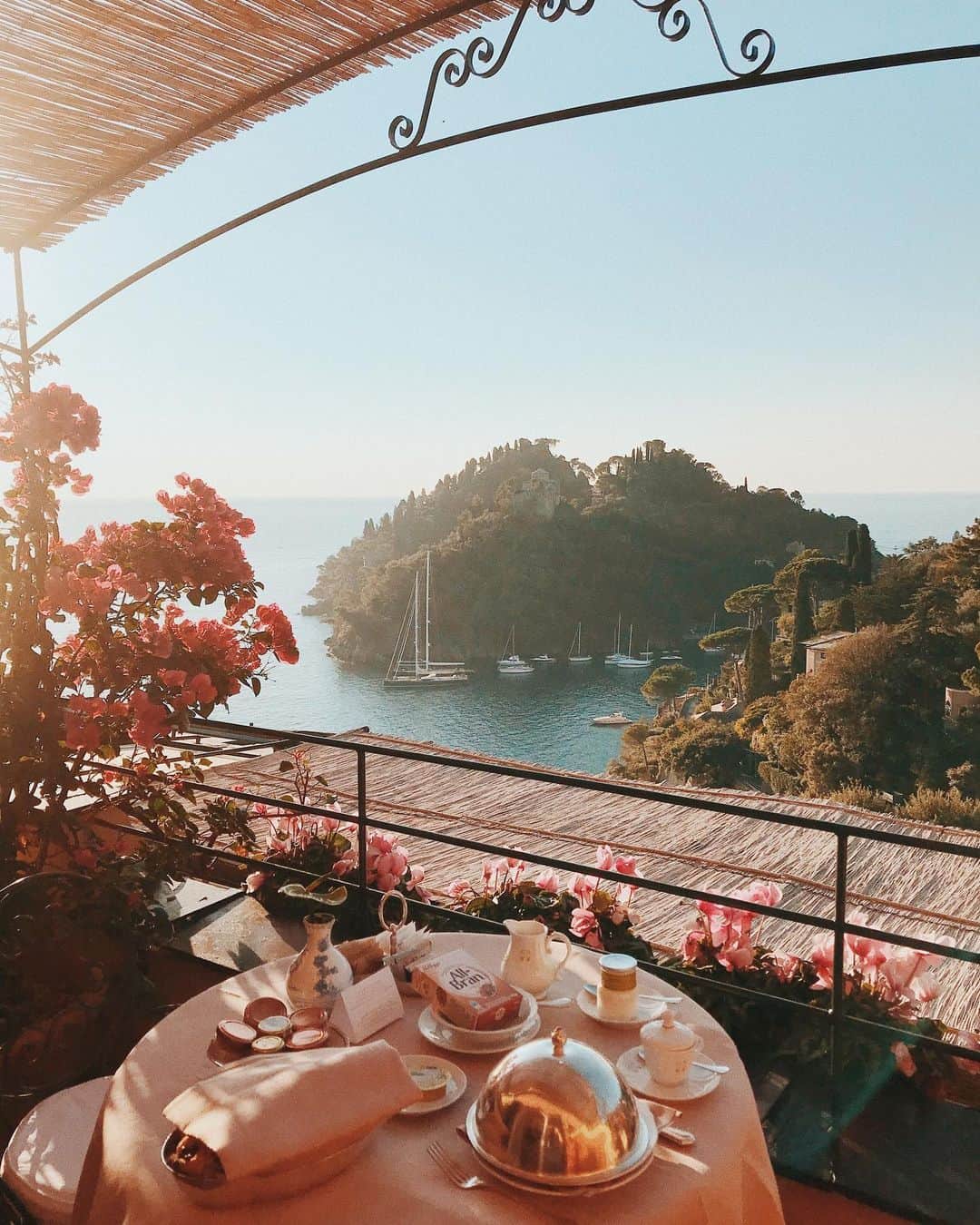 のインスタグラム：「Wherever you are, experience a special getaway through the summery spirit of our Maisons.  With @belmond and its @belmondhotelsplendido, step into history and glamour, living out an idyllic and cinematic escape over the hills of Portofino.   #LVMH #Belmond #TheArtOfBelmond」