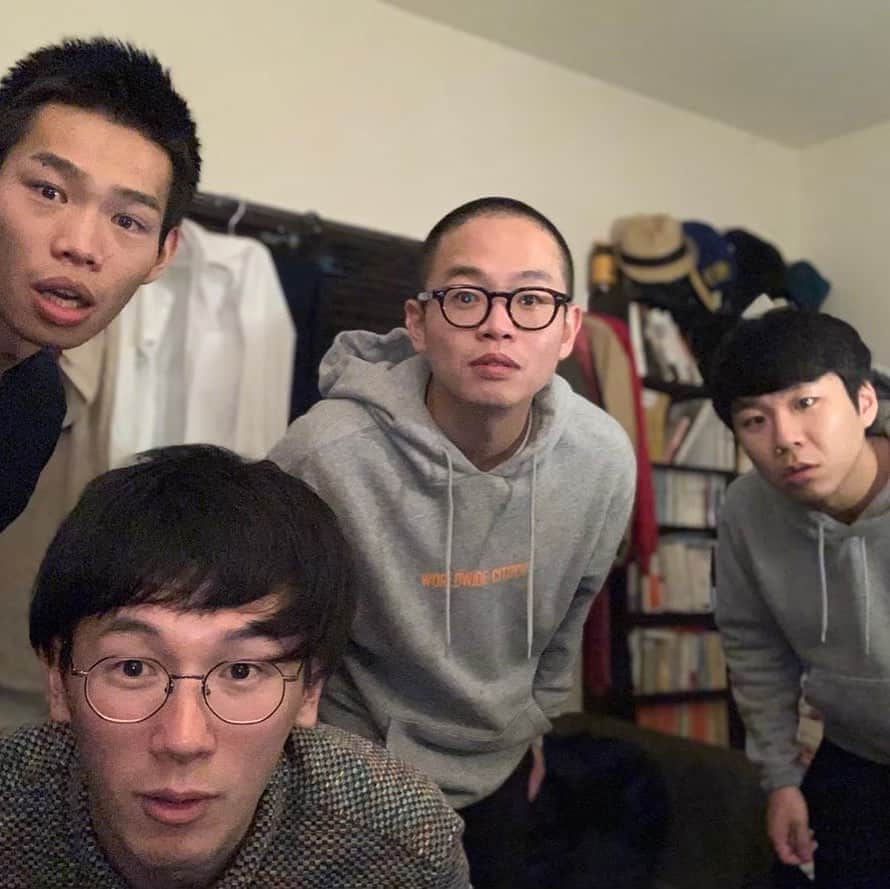 上田航平のインスタグラム：「今夜は上田ひとりで2番組。 #23:40#ネタパレ #上田のみでバーチャルチャレンジ #かが屋賀屋#EXITりんたろーさん #ハナコ岡部#と出演してます #24:20#ジロジロ有吉 #なぜかVTRゲストが全員 #コント村#ハナコ秋山 #かが屋加賀#ザマミィ林田 #ゾフィー上田#写真ははじめて #みんながウチに遊びに来た日 #自撮りで記念撮影したら失敗 #はじめてスマホ見た猿みたい #どっちも見てね」