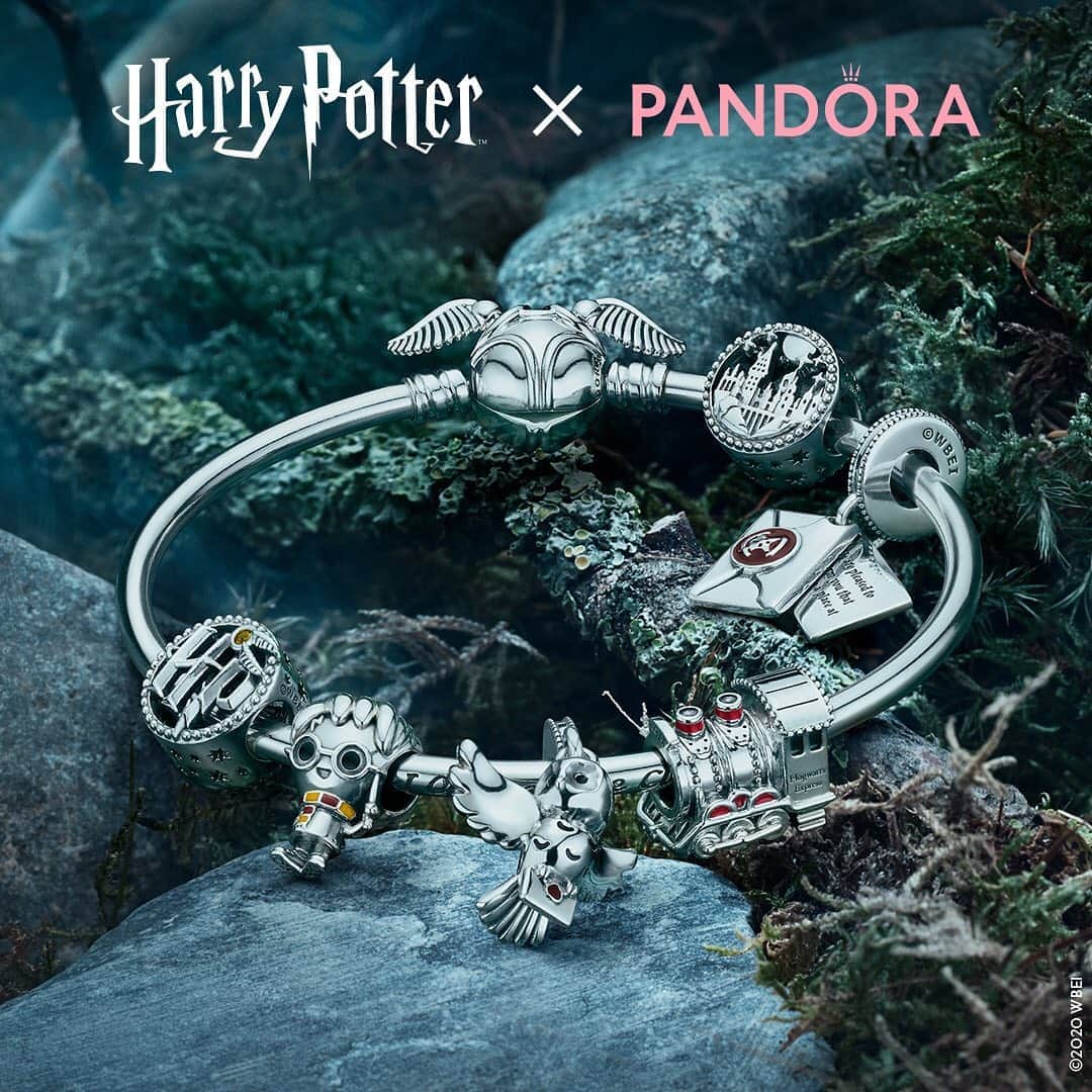 PANDORAさんのインスタグラム写真 - (PANDORAInstagram)「Dreaming of becoming a witch or a wizard? Get one step closer to attending Hogwarts by collecting charms from the Harry Potter x Pandora collection. 🔮#HarryPotterxPandora #PandoraBracelet #PandoraCharms」7月24日 23時08分 - theofficialpandora