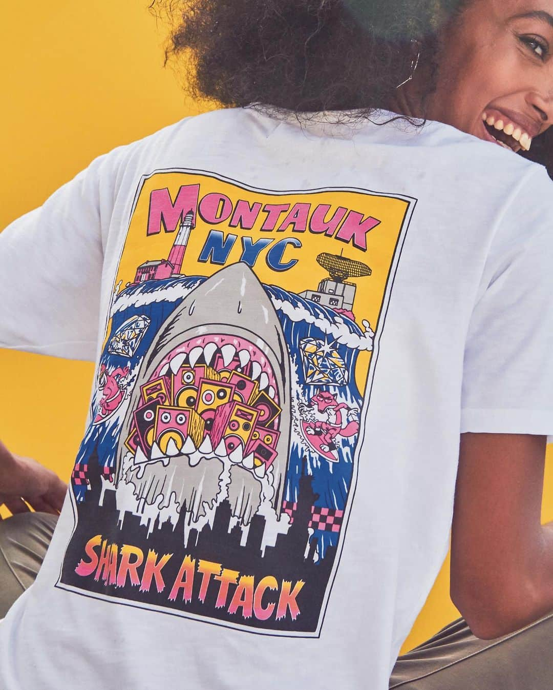 ベン・ワッツさんのインスタグラム写真 - (ベン・ワッツInstagram)「FRESH WATTS MERCH ..... SHARKATTACK MONTAUK....... colab wiv the @goodlife_clothing crew to make this banger .... illustration by the awesome @stevenazar legendary surf 🏄‍♀️ designs .  This is a give away only if you know you know. We got a lil sumthing on the horizon...... big tunez ....... big up @marleekbell 😊#montaukdreaming #sharkattack #origanalmontaukparty #eastlakecrew #bigup #benwatts #shhhhh」7月24日 23時19分 - wattsupphoto