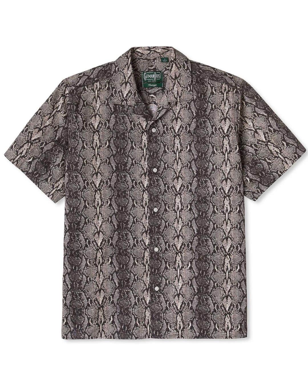 ギットマンブラザーズさんのインスタグラム写真 - (ギットマンブラザーズInstagram)「Brooklyn-based photographer @davidbrandongeeting wonderfully captured our Grey Snakeskin Camp on his buddy, Kevin 🐍 This shirt and more are now 30% off for our summer sale. Link in bio」7月24日 23時31分 - gitmanvintage