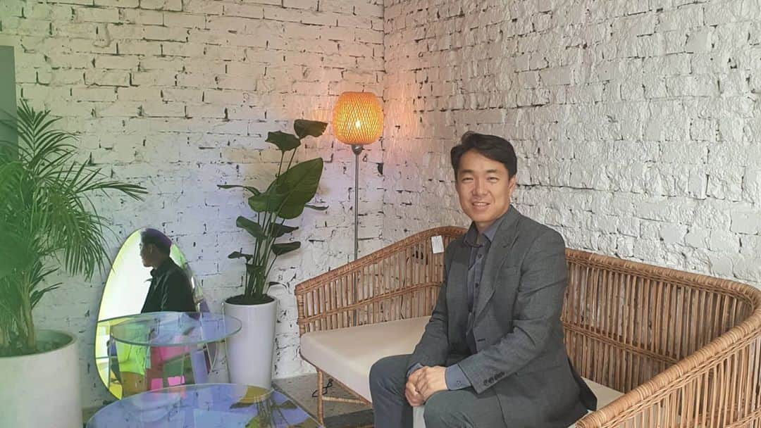 イ・グァンギさんのインスタグラム写真 - (イ・グァンギInstagram)「▶ 유충목 작가  ｜제 목 Tears (Set) ｜재 료 거울 위에 유리(Glass)  2st ｜사이즈 50 X 50 x 4 cm ｜작품년도 2020  ｜추정가 1,200,000-1,500,000원 ｜시작가 800000원 ｜호  가 100,000  ▶ 강주리작가   1) ｜제 목 화조영모도 제2폭 꽃과 새 (펜화) ｜재 료 종이에 펜 ｜사이즈 44 X 44cm ｜작품년도 2019 2) ｜제 목tibaegX강주리 '퀸 드레스' ｜재 질 폴리에스테르 100% ｜사이즈 총 기장 113cm(M기준), S~L 사이즈 구비   작품년도 드로잉:2019, 드레스:2020 (Set)  ｜추정가 2,500,000 - 3,000,000원 ｜시작가 1,800,000원 ｜호  가 100,000원」7月24日 23時28分 - lee_kwang_gi