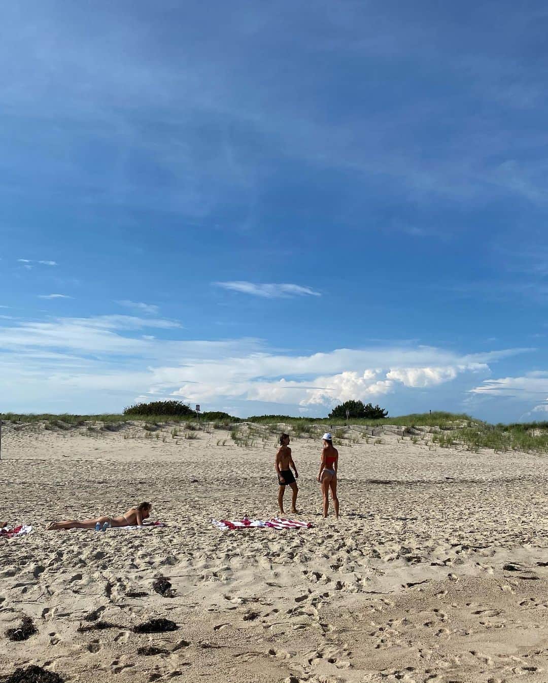 クリスティ・ブリンクリーさんのインスタグラム写真 - (クリスティ・ブリンクリーInstagram)「Just STRETCHING my legs at the beach after my workout on my  @totalgymdirect the best at home fitness equipment for over 20 years!」7月24日 23時30分 - christiebrinkley