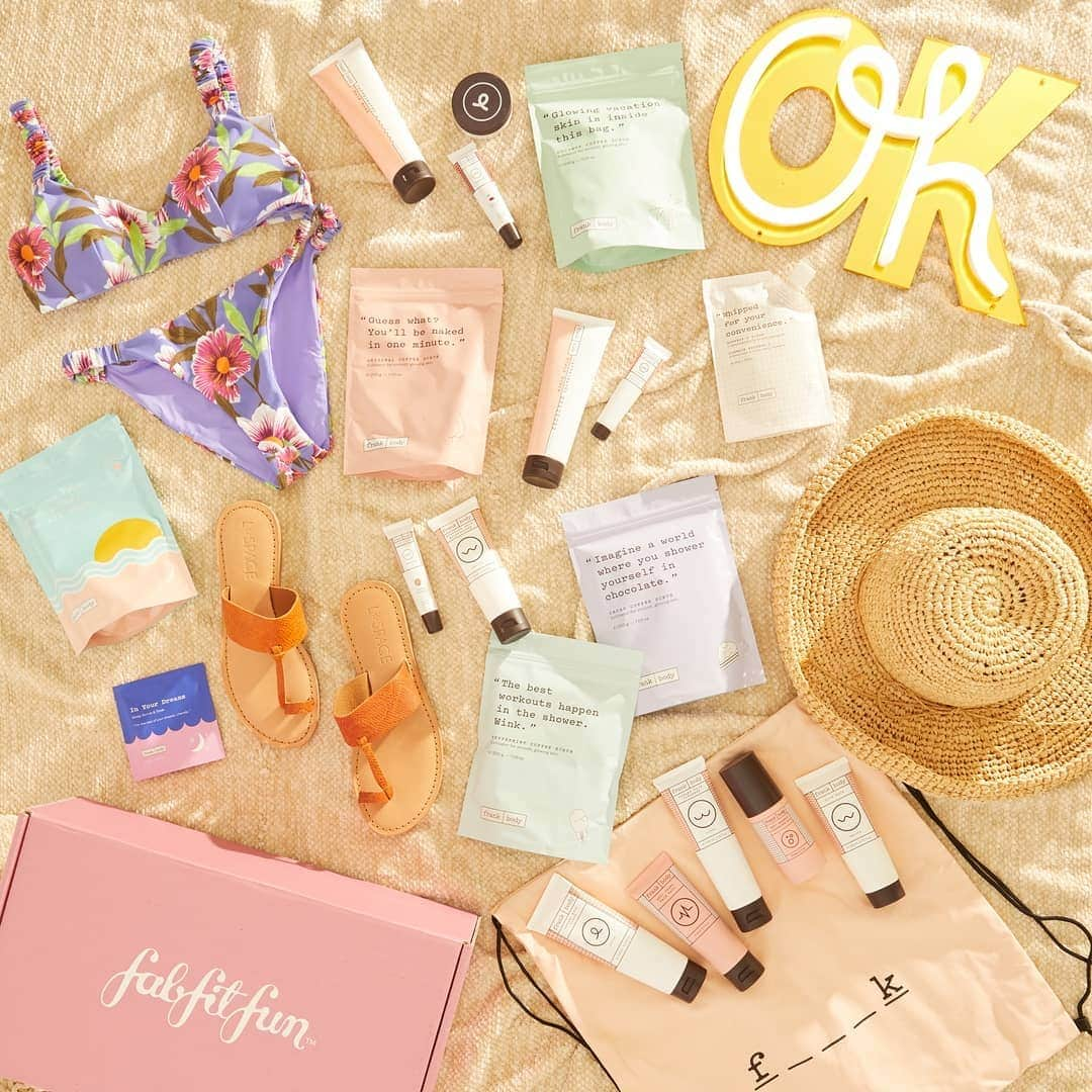 frank bodyさんのインスタグラム写真 - (frank bodyInstagram)「☀️ Giveaway for my US/CA babes. ☀️  I've teamed up with @fabfitfun to give you the chance to win this pack of summer goodies.👆   It includes a year's worth of me, a @fabfitfun box, and gift cards from @lspace and @customneon.  To enter: 💫  Follow me, @fabfitfun, @lspace & @customneon. 💫  Comment below with #giveaway and #fabfitfun. 💫  Tag another 2 babes.  Winner announced 7/29. US & CA only. See @fabfitfun for full competition rules.」7月24日 23時30分 - frank_bod