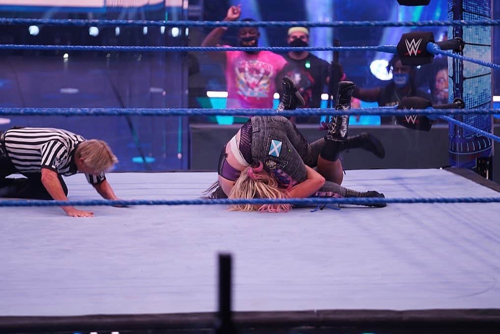 WWEさんのインスタグラム写真 - (WWEInstagram)「After @itsmebayley forced them to face each other, @nikkicrosswwe has defeated @alexa_bliss_wwe_ and gets her shot at the #SmackDown Women’s Championship next week!」7月25日 9時37分 - wwe