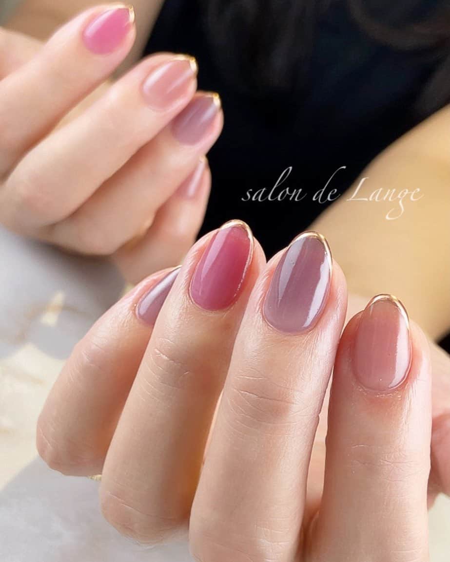 salon de Langeのインスタグラム：「*シースルー×Millerのフレンチに﻿ ハマり中♡﻿ ﻿ ﻿ サロン再開後、コロナ感染予防対策として﻿ ﻿ ☑︎ お一人の施術時間の短縮﻿ ☑︎ 満席にならない予約管理﻿ ﻿ を徹底し﻿ ワンカラーやグラデーション等の﻿ シンプルなデザインのご提案になりました。﻿ ﻿ その中でどれだけ可愛く﻿ 今っぽく、テンション上がるお手元に仕上げるか✨✨﻿ ﻿ スタッフの皆んなで﻿ 色々と、ご提案を考えながら﻿ 営業しております^_^﻿ ﻿ ﻿ ﻿ 最近また名古屋の方でも﻿ コロナの感染者数が﻿ 増えて来ているので﻿ テレビを見るたび﻿ 心配になる毎日ですが﻿ ﻿ ﻿ お客様が安心してご来店頂けるよう﻿ 改めて﻿ 衛生面の対策を徹底して﻿ 営業していきたいと思います！！﻿ ﻿ ﻿ ﻿ ﻿ mi-mi♡﻿  _______________________ ﻿  🎥サロンワークのポイント﻿ ギッシリ詰まった﻿ オンラインスクール年内に始めます✨✨﻿ _______________________ ﻿ ﻿ ✽.。salon de Lange * .✽﻿ （ ｻﾛﾝﾄﾞﾗﾝｼﾞｪ ）﻿ ﻿ ﻿ ⇩ｽﾀｯﾌ ｲﾝｽﾀｸﾞﾗﾑ⇩﻿ @lange_staff ﻿ ﻿ ﻿ ◼︎ご予約は﻿ ①📲090-7044-7721﻿ ②salondelange2019@gmail.com﻿ （staff ｲﾝｽﾀのﾄｯﾌﾟﾍﾟｰｼﾞから📩）﻿ ③ﾈｲﾙﾌﾞｯｸ ｱﾌﾟﾘから💅﻿ ﻿ ﻿ 名古屋市中村区名駅3丁目23-6 ﻿ 第二千福ビル3階 🚃名古屋駅から徒歩7分﻿ ﻿ ﻿ ﻿ ﻿ #minakoyama ﻿ #salondelange ﻿ #サロンドランジェ﻿ #みーみ﻿ #児山未奈﻿ #ellabyshinygel ﻿ #ellastagram0314 ﻿ #ワンカラーネイル﻿ #nails﻿ #nailstagram ﻿ #名古屋ネイルサロン ﻿ #名駅ネイルサロン ﻿ #オフィスネイル﻿ #ジェルネイル﻿ #naildesign﻿ ﻿」