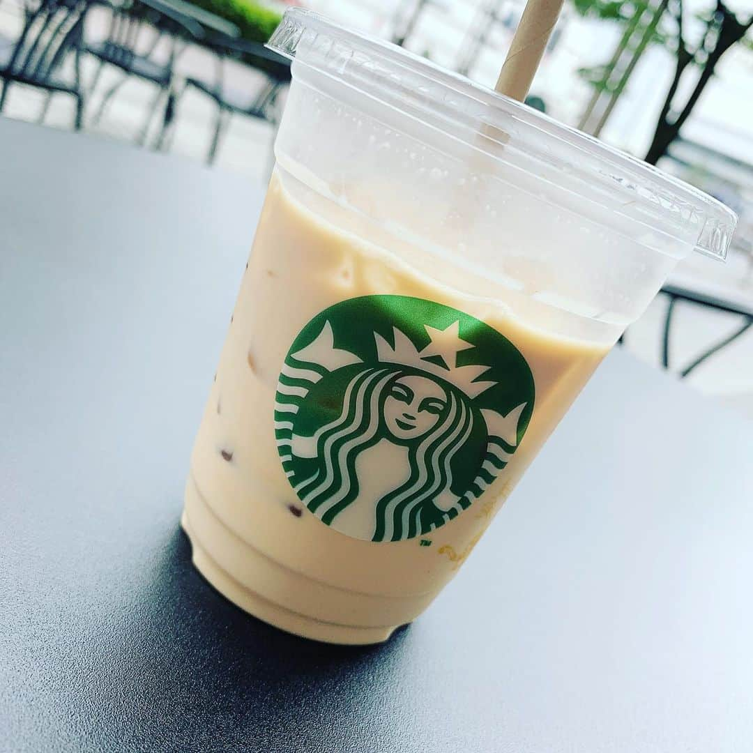 仁田宏和のインスタグラム：「家の近くのスタバ 徒歩5分圏内に4件あるw  スタバ勢力。  #starbucks  #朝  #まったり」