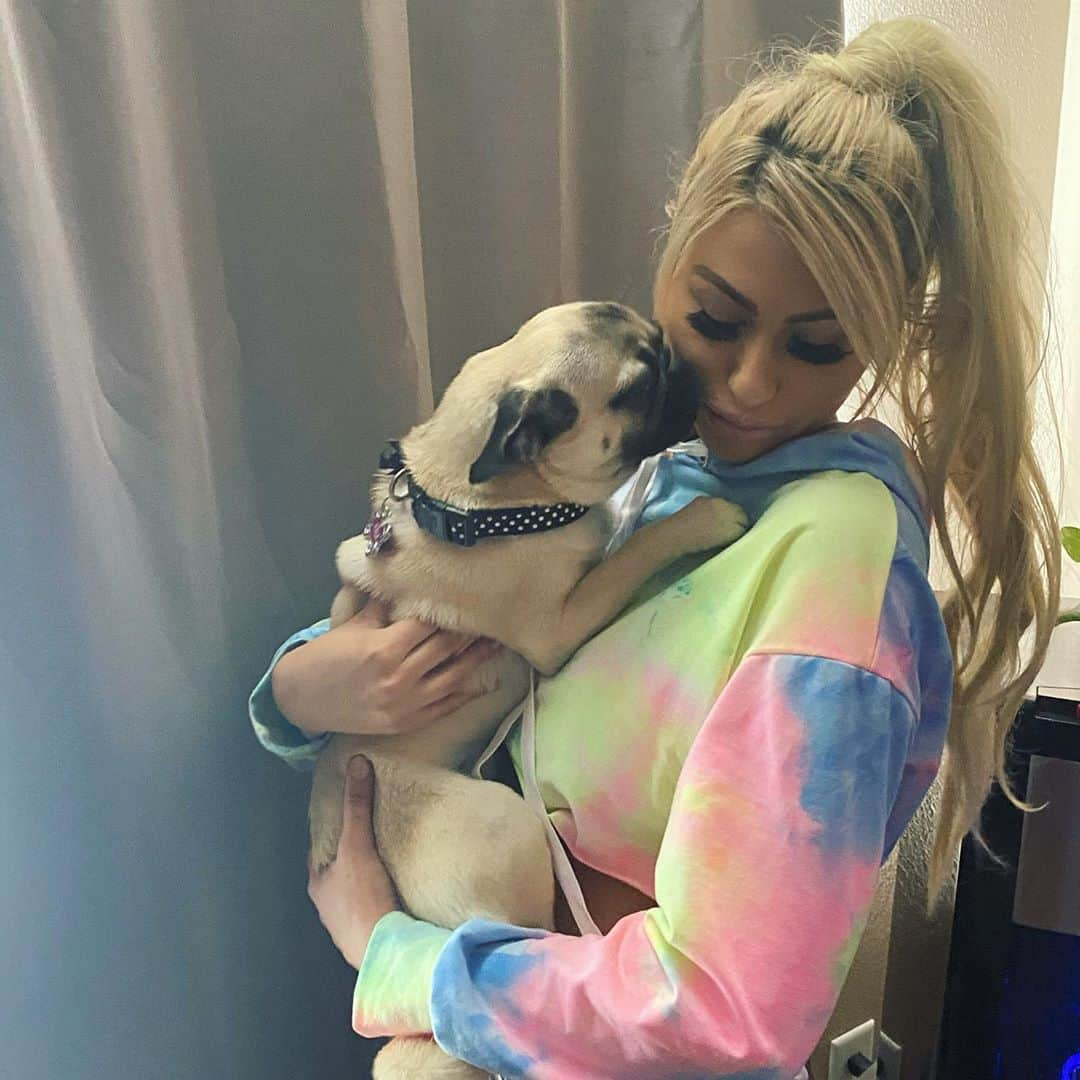 アーロン・カーターさんのインスタグラム写真 - (アーロン・カーターInstagram)「She loves her mommy too ❤️ #pugsofinstagram #FakeNews #FalseAllegations @aspca」7月25日 9時39分 - aaroncarter