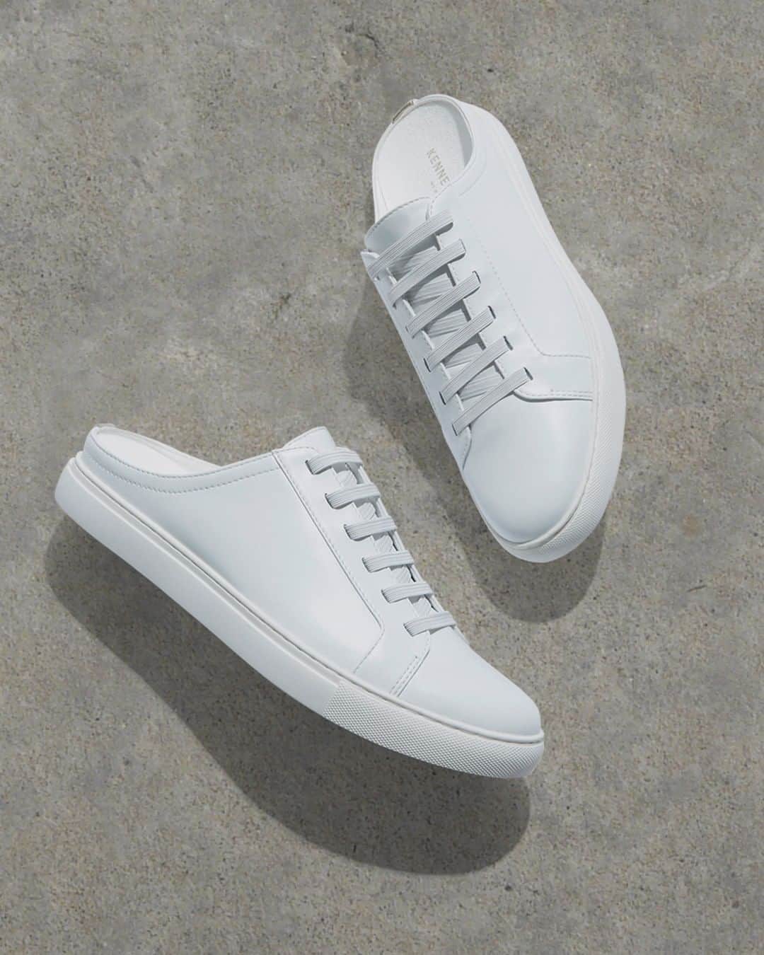 のインスタグラム：「Just like wearing a mask, our Kam sneaker mule is a great habit to slip into. #SummerStyle #ComfortAndPerformance #WearaDamnMask  When you shop at KennethCole.com, we donate to THE MENTAL HEALTH COALITION –a life-changing movement working to destigmatize all mental health conditions by unifying our partners’ efforts, including those focused on the emotional well-being of Black communities. #BlackLivesMatter Info link in bio.」