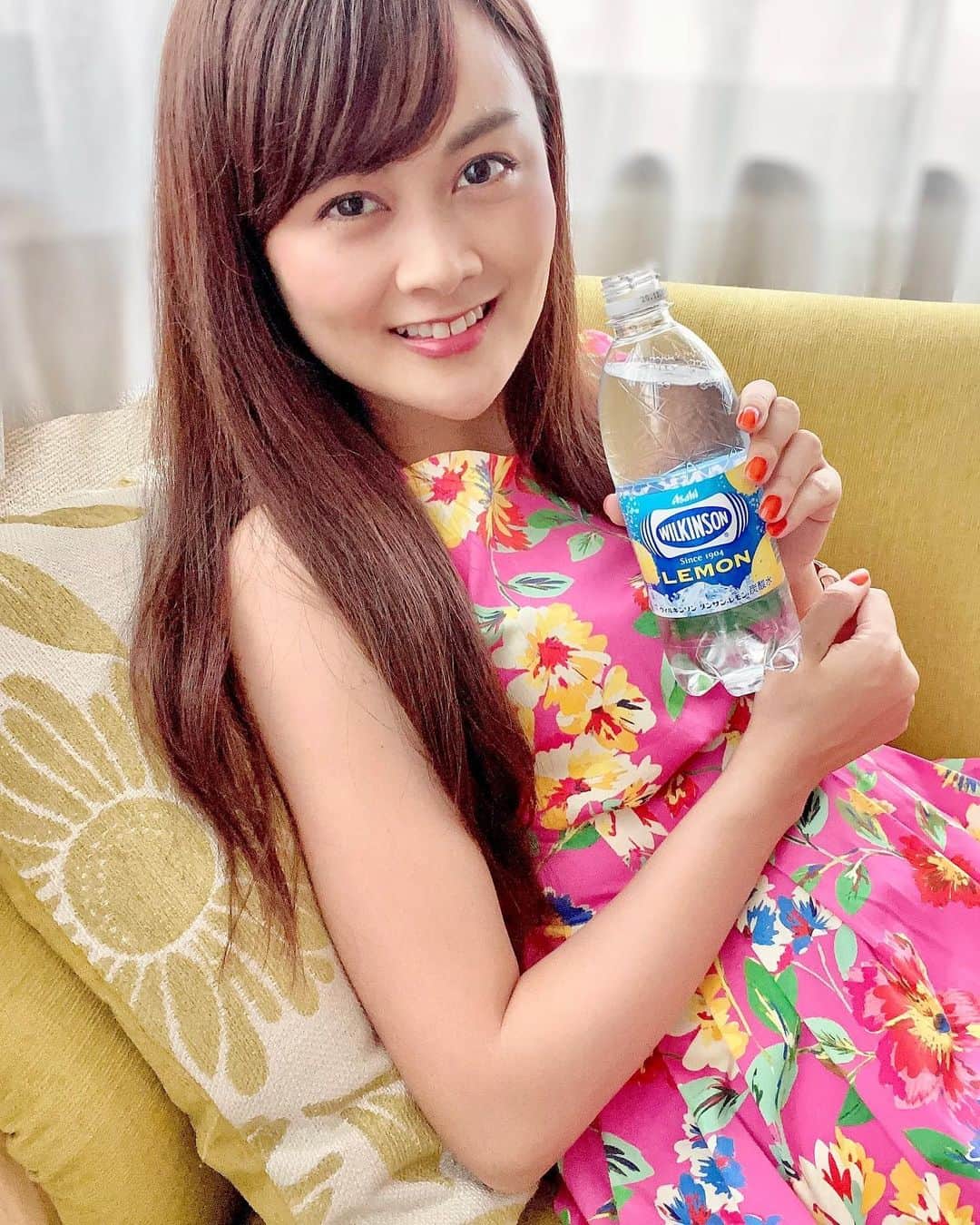 のインスタグラム：「近所のローソンで炭酸水購入😆❣️﻿  私毎日炭酸水飲んでるし、 たまに炭酸水で洗顔してる😃😃 ﻿ 今ローソンでWOWOW新規ご加入で最大2ヶ月無料視聴キャンペーンをやってるんだけど、﻿ ﻿ ローソンで対象商品を買うと、﻿ WOWOW2カ月無料になるかも？なんだって😆💕﻿ ﻿ このウィルキンソンの炭酸水も対象だよ✨﻿ ﻿ おうち時間が多いから、﻿ 2ヶ月無料で見れるのはお得だね❣️﻿ ﻿ 当たるかなー😆❤️﻿ ﻿ #pr #WOWOW #ローソン」