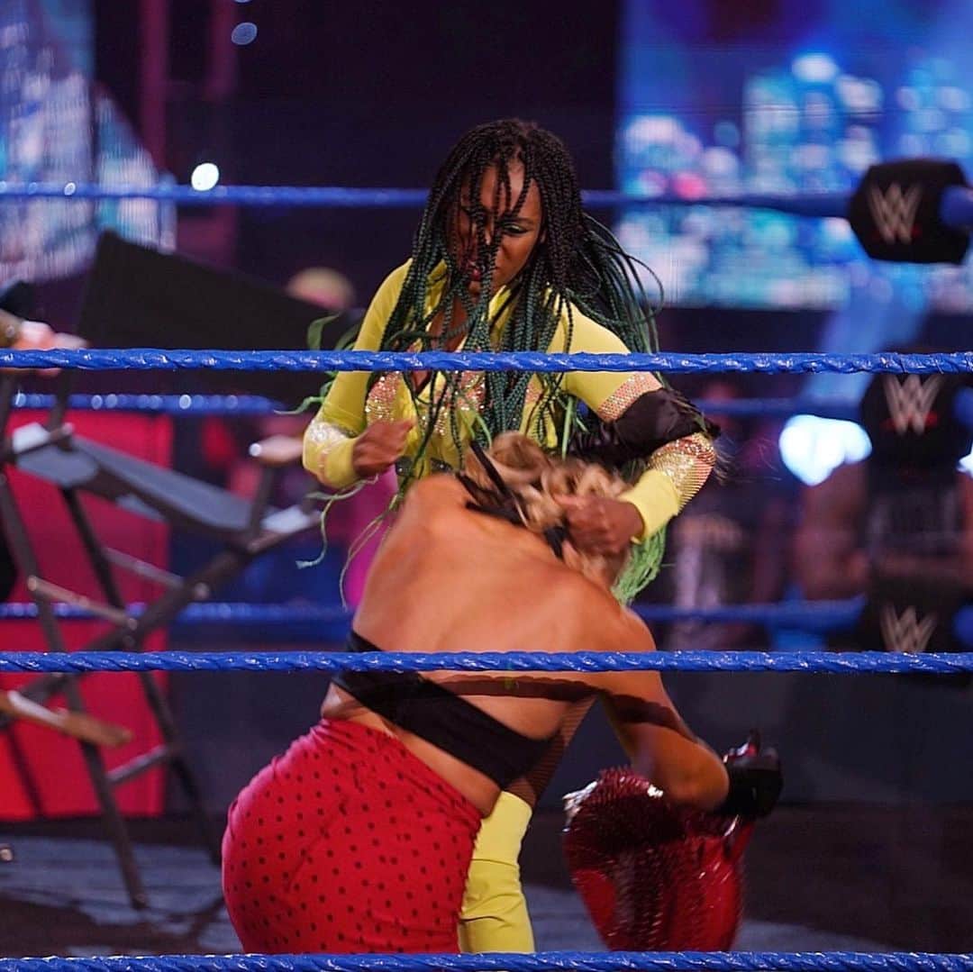 WWEさんのインスタグラム写真 - (WWEInstagram)「#MizTV ended in chaos as @trinity_fatu took out her frustrations on @laceyevanswwe! #SmackDown」7月25日 10時19分 - wwe