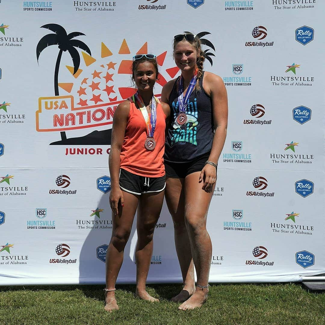 USA Volleyballさんのインスタグラム写真 - (USA VolleyballInstagram)「📣Congratulations📣 to our first group of medalists at the USA National Beach Tour Junior Championship! - - - Story linked in our bio - - - Girls 16U 🥇Gold: Maggie Boyd/Gabrielle Walker 🥈Silver: Jourdan Boulware/Ashley Peter 🥉Bronze T: Jacqueline Carpenter/Jasmine Haas 🥉Bronze T: Kylie Wickley/Alexis Durish - - -  Boys 16U 🥇Gold: Tate Colebaugh/Gavin Blanchette 🥈Silver: Ajani Henley/Kenneth Felts 🥉Bronze: Gabriel Hartwell/Clayton Elliott - - -  Girls 12U 🥇Gold: Sara Smedley/Katrina Oswald 🥈Silver: Bella and Dreya Scherfenberg 🥉Bronze: Natalie Lorenzo/Rylee Woods」7月25日 10時15分 - usavolleyball