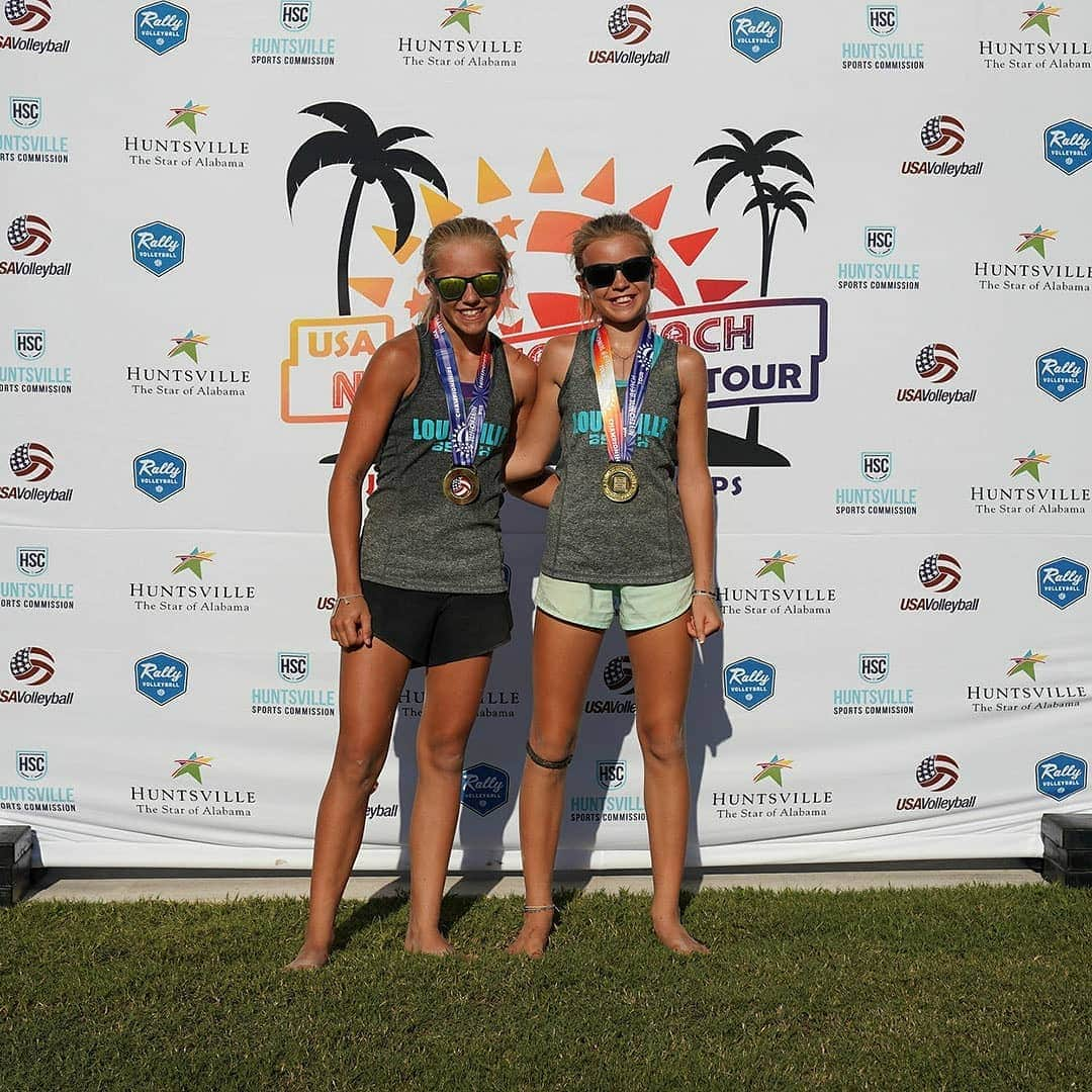 USA Volleyballさんのインスタグラム写真 - (USA VolleyballInstagram)「📣Congratulations📣 to our first group of medalists at the USA National Beach Tour Junior Championship! - - - Story linked in our bio - - - Girls 16U 🥇Gold: Maggie Boyd/Gabrielle Walker 🥈Silver: Jourdan Boulware/Ashley Peter 🥉Bronze T: Jacqueline Carpenter/Jasmine Haas 🥉Bronze T: Kylie Wickley/Alexis Durish - - -  Boys 16U 🥇Gold: Tate Colebaugh/Gavin Blanchette 🥈Silver: Ajani Henley/Kenneth Felts 🥉Bronze: Gabriel Hartwell/Clayton Elliott - - -  Girls 12U 🥇Gold: Sara Smedley/Katrina Oswald 🥈Silver: Bella and Dreya Scherfenberg 🥉Bronze: Natalie Lorenzo/Rylee Woods」7月25日 10時15分 - usavolleyball