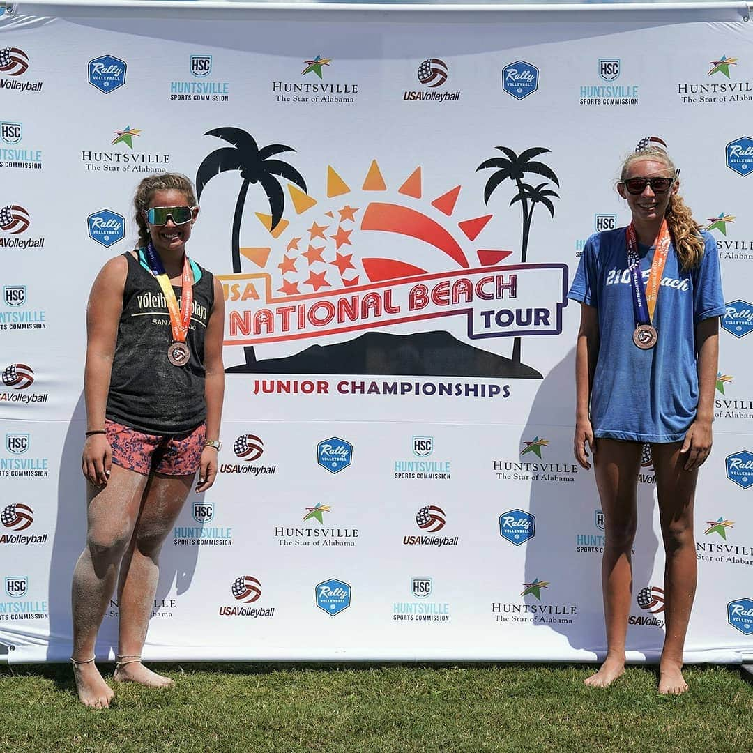 USA Volleyballさんのインスタグラム写真 - (USA VolleyballInstagram)「📣Congratulations📣 to our first group of medalists at the USA National Beach Tour Junior Championship! - - - Story linked in our bio - - - Girls 16U 🥇Gold: Maggie Boyd/Gabrielle Walker 🥈Silver: Jourdan Boulware/Ashley Peter 🥉Bronze T: Jacqueline Carpenter/Jasmine Haas 🥉Bronze T: Kylie Wickley/Alexis Durish - - -  Boys 16U 🥇Gold: Tate Colebaugh/Gavin Blanchette 🥈Silver: Ajani Henley/Kenneth Felts 🥉Bronze: Gabriel Hartwell/Clayton Elliott - - -  Girls 12U 🥇Gold: Sara Smedley/Katrina Oswald 🥈Silver: Bella and Dreya Scherfenberg 🥉Bronze: Natalie Lorenzo/Rylee Woods」7月25日 10時15分 - usavolleyball