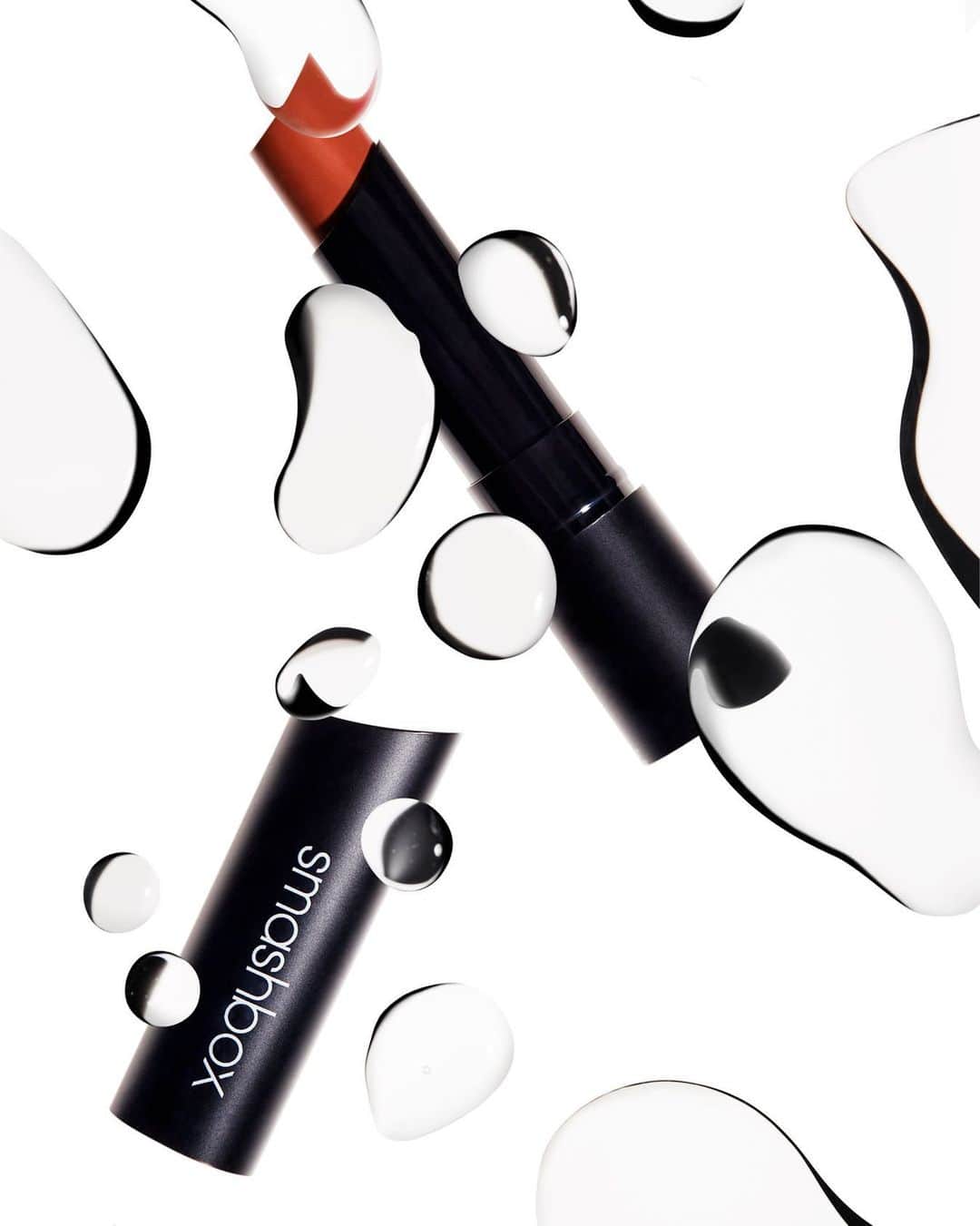 Smashboxのインスタグラム：「Rich, waterproof color for making a splash.💦⁣ ⁣ Don't forget, you can get up to 4x points on your Smashbox beauty favs at @sephora through 7/26.」
