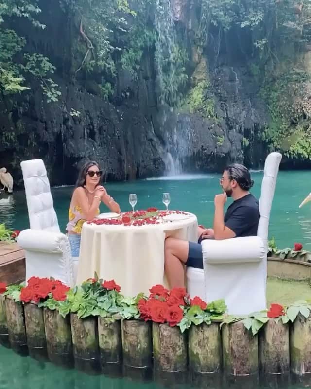 のインスタグラム：「TAG your love ❤️ Perfection!!! How romantic is this place?? Anyone knows where it is?? I will let you know later ❤️ . . . . . . . . .  #dress  #vestido #weddingdecor #decoracaocasamento  #wedding #bride #bridetobe #noiva  #vestidodenoiva #weddingdress #weddinggown  #casamento #honeymoon #luademel #destinationwedding #weddingideasbrides  vd @aliceabdelaziz」