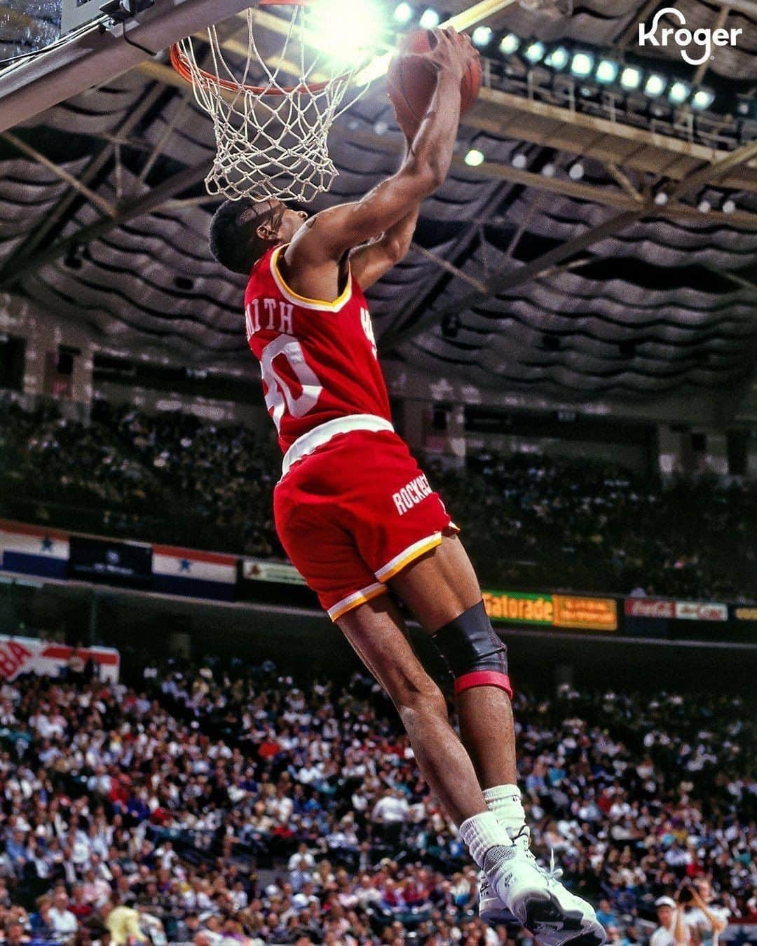 ヒューストン・ロケッツさんのインスタグラム写真 - (ヒューストン・ロケッツInstagram)「📍 1991 NBA Slam Dunk Contest 🚀 @kennysmith   #FlashbackFriday / @krogerco」7月25日 1時40分 - houstonrockets