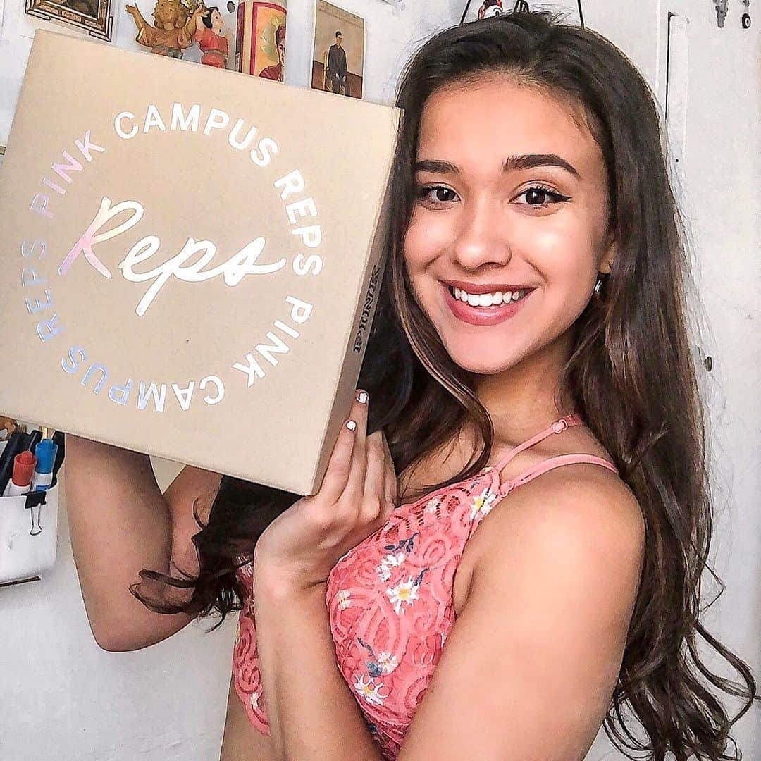 Victoria's Secret PINKさんのインスタグラム写真 - (Victoria's Secret PINKInstagram)「We sent our Campus Reps welcome boxes to welcome them to the PINK family! Stay tuned for more from our #PINKReps soon! 👋🤗💗」7月25日 1時54分 - vspink