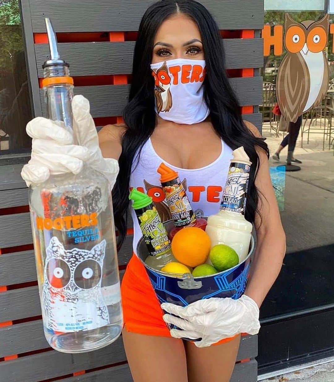 Hootersさんのインスタグラム写真 - (HootersInstagram)「One tequila, two tequila, three tequila!  It’s #NationalTequilaDay and you know what to do. Pop in for one (or two…) drinks. 😉」7月25日 2時09分 - hooters