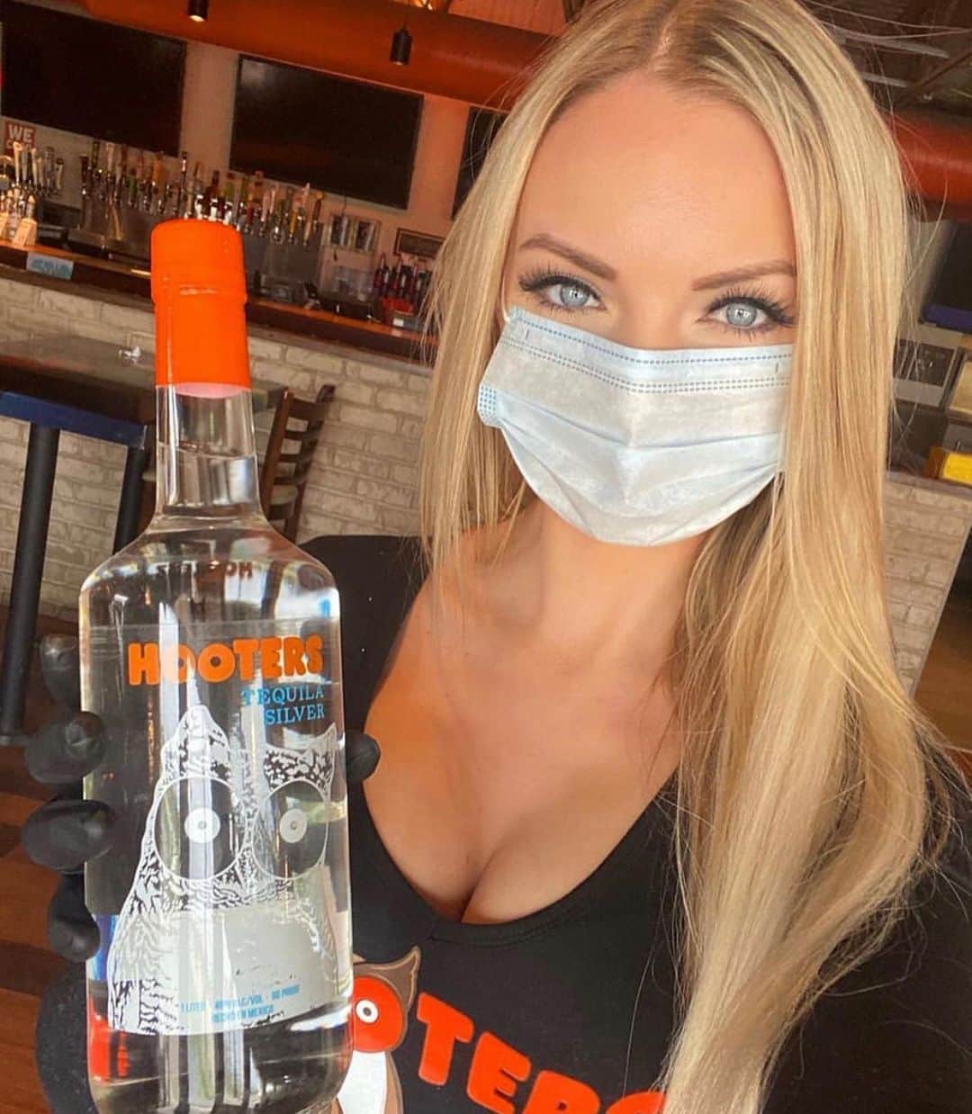 Hootersさんのインスタグラム写真 - (HootersInstagram)「One tequila, two tequila, three tequila!  It’s #NationalTequilaDay and you know what to do. Pop in for one (or two…) drinks. 😉」7月25日 2時09分 - hooters
