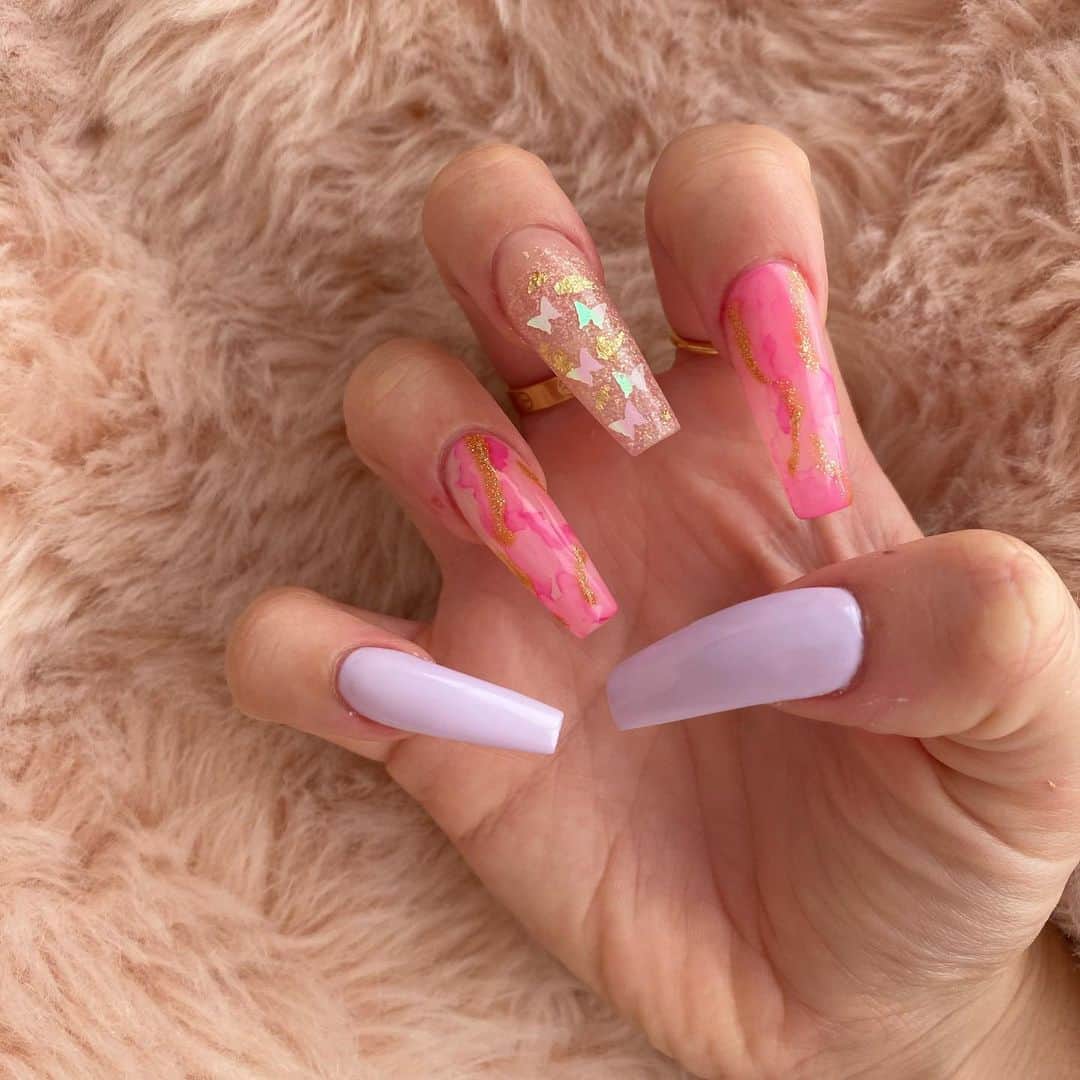ジョージア・コウソウロウのインスタグラム：「Ok I feel like I’m myself again 😝 I love loveeeeeeee them 😍thank you @allurenailse18」