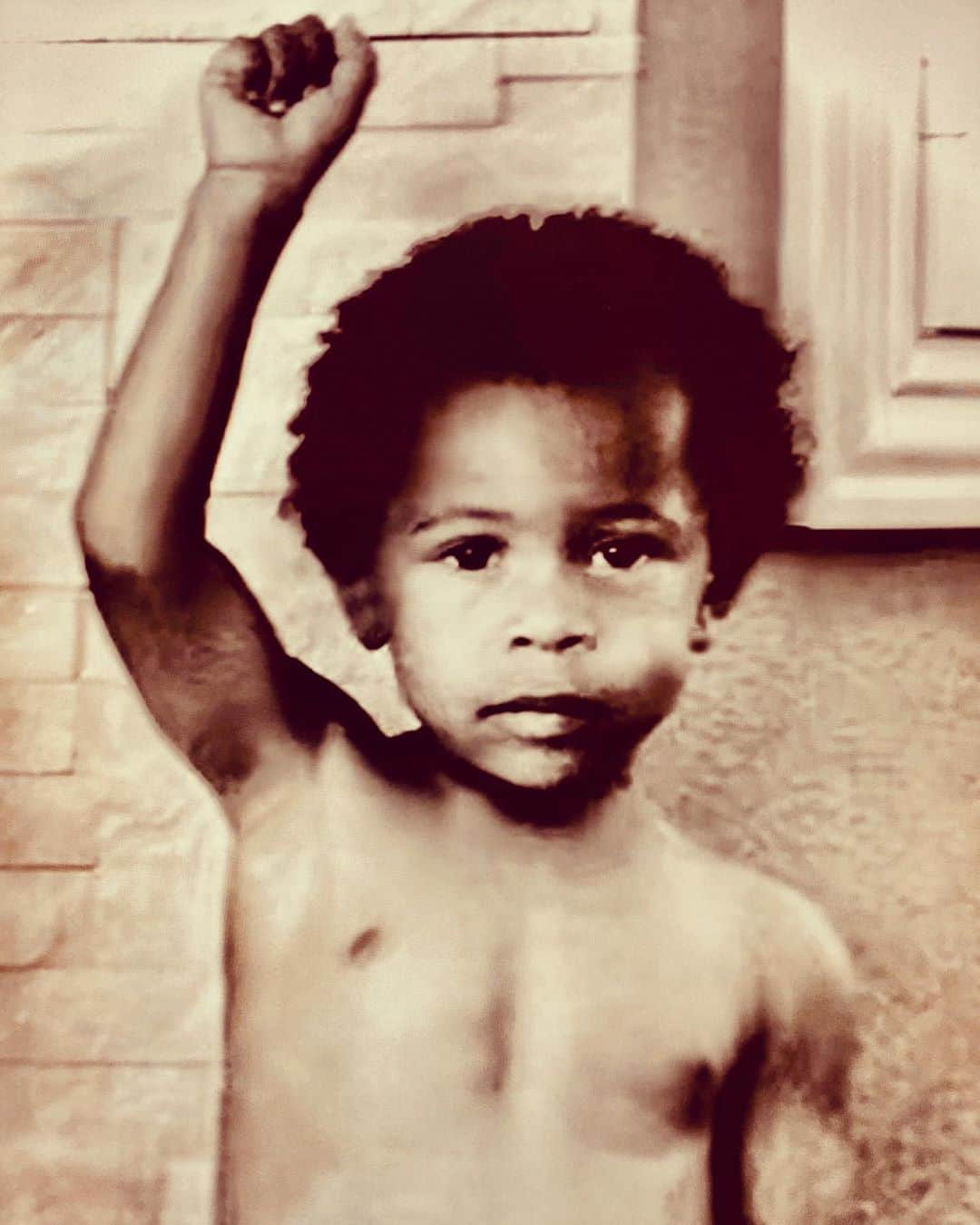 ロックモンド・ダンバーのインスタグラム：「My second born son, “Pharaoh Ra Osiris Ausir Dunbar”, turns 3 today... Happy Born Day “King Lion” You’re wise beyond your years, beautiful in every way..... Intelligent and Strong... You are a born leader..... Never forget that... Protect and Feed your brain constantly. Never give up. Find your passion and never compromise your heritage, soul or your dignity for anything...Especially a quick fix. I believe in you.....I love you... P.S. listen to your mother and you will never go wrong. #💪🏾❤️👍🏾 #son #blackhomeschooling #black #happybirthday #blackexcellence #blackeducators #blackeducation #family #familyfirst #blackhomeschoolers」