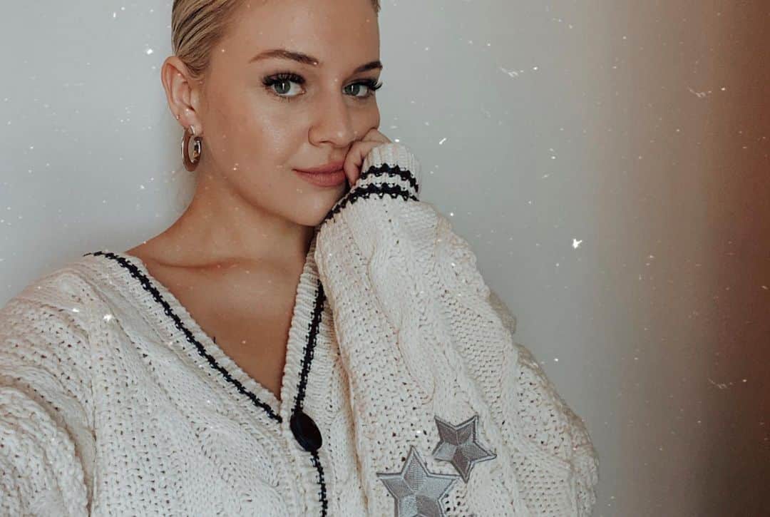 Kelsea Balleriniのインスタグラム：「thank you for the cardigan and the beautiful, intricate, mystical new album @taylorswift. your ability to create unbounded and ever growing music is the most inspiring. 🤍」
