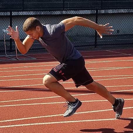 アメリカン航空のインスタグラム：「Today would have marked the beginning of a global celebration where talented athletes, such as #AATeam member and RDU Ramp Agent Jordin Andrade, compete on the world stage.  “It’s a heartbreak, really,” Jordin said. “This year I was primed and ready to go. It was going to be the best season I’ve had as a professional hurdler.” Despite the obstacles along the way, we look forward to cheering on @jhurdles and the world's most talented athletes when the time comes.」