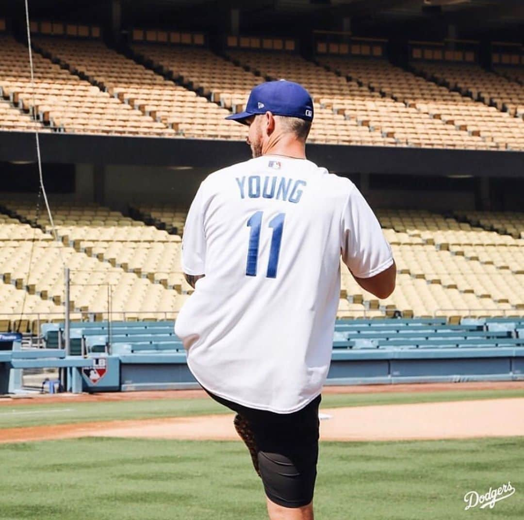 ブルット・ヤングさんのインスタグラム写真 - (ブルット・ヤングInstagram)「Man, it was good to see my brothers in blue back on the field last night. #GoDodgers!」7月25日 3時02分 - brettyoungmusic