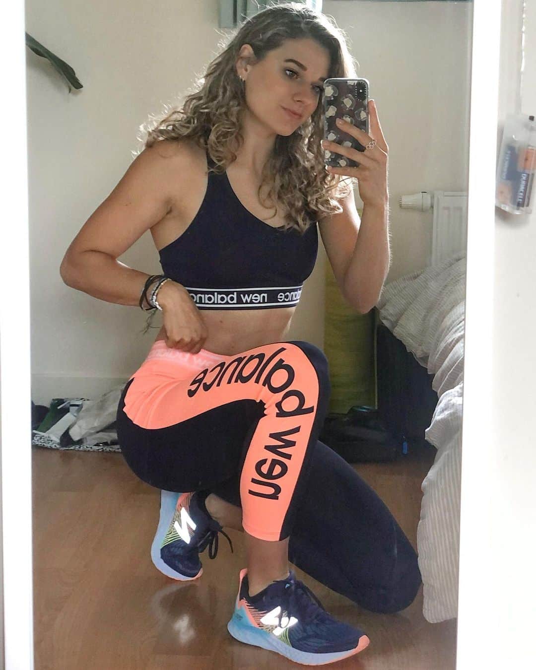 ラウラ・デ・ウィットのインスタグラム：「Stories saw it first 🧡 #TeamNB」