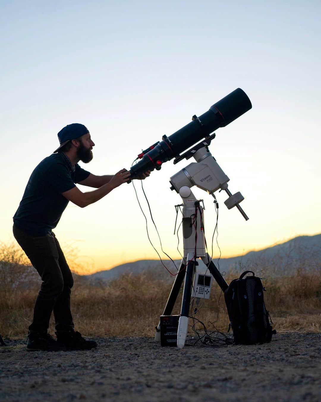 Travis Burkeのインスタグラム：「Experimenting with new technology in the desert as comet NEOWISE came closest to earth a few nights ago. ⠀ If you haven’t seen it yet, check it out in the next few nights or wait another 6,800 years 😂.  ⠀ I’m definitely out of my comfort zone when I am imaging space, with different equipment, different editing techniques, and a whole new world of lingo, but it feels great to push myself to learn something new. ⠀ Huge thanks to @gibsonpics for letting me use his gear and always being so supportive, and to @ianlauerastro for the positive conversations and always being up for adventures.  ⠀ Shot with an @optcorp Radian telescope and @Fujifilmx_us camera.  40 sec x 5 stacked exposures of NEOWISE. 2 stacked images of the crescent moon to show detail in the shadows and highlights. #neowise #astrophotography #telescope #cresentmoon」