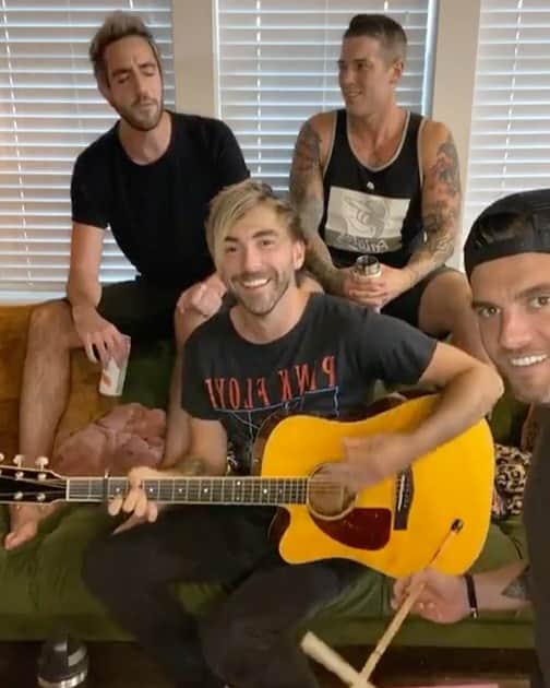 All Time Lowのインスタグラム：「LAST CHANCE to get tickets for today’s livestream show. Fingers crossed it’s better than this. 3pm PT/6pm ET. livestream.alltimelow.com」