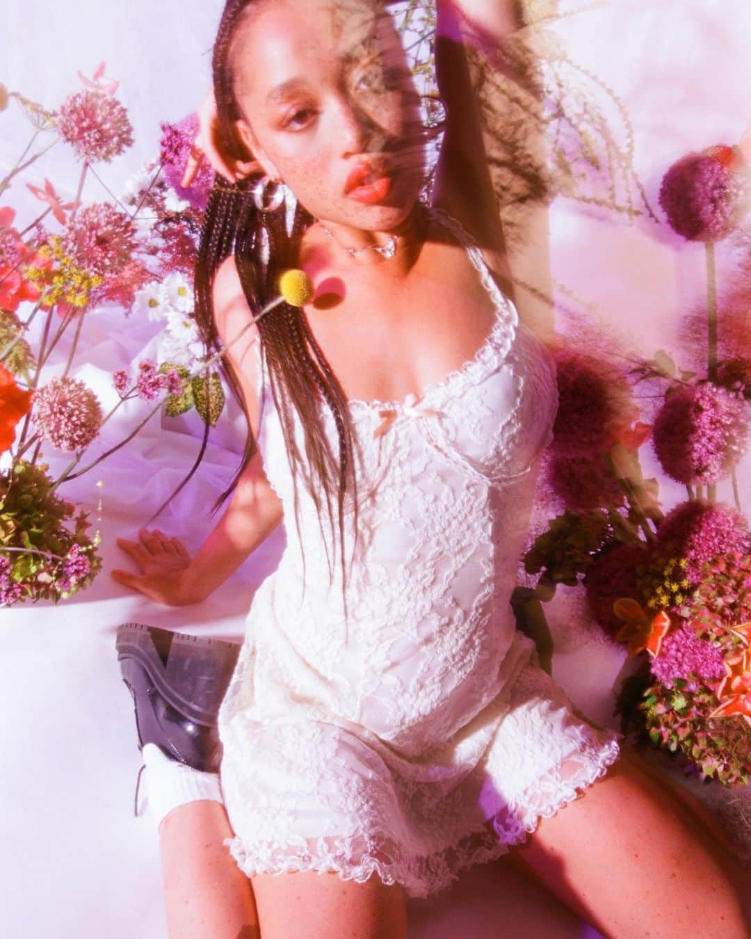 UNIFのインスタグラム：「ʟuv ⁀➷ ⅅress ♥  on @salemmitchell ❀ུ۪ ғʟorals by @gloflo__  makeup by @staceytan_ ⚘ ᠃」