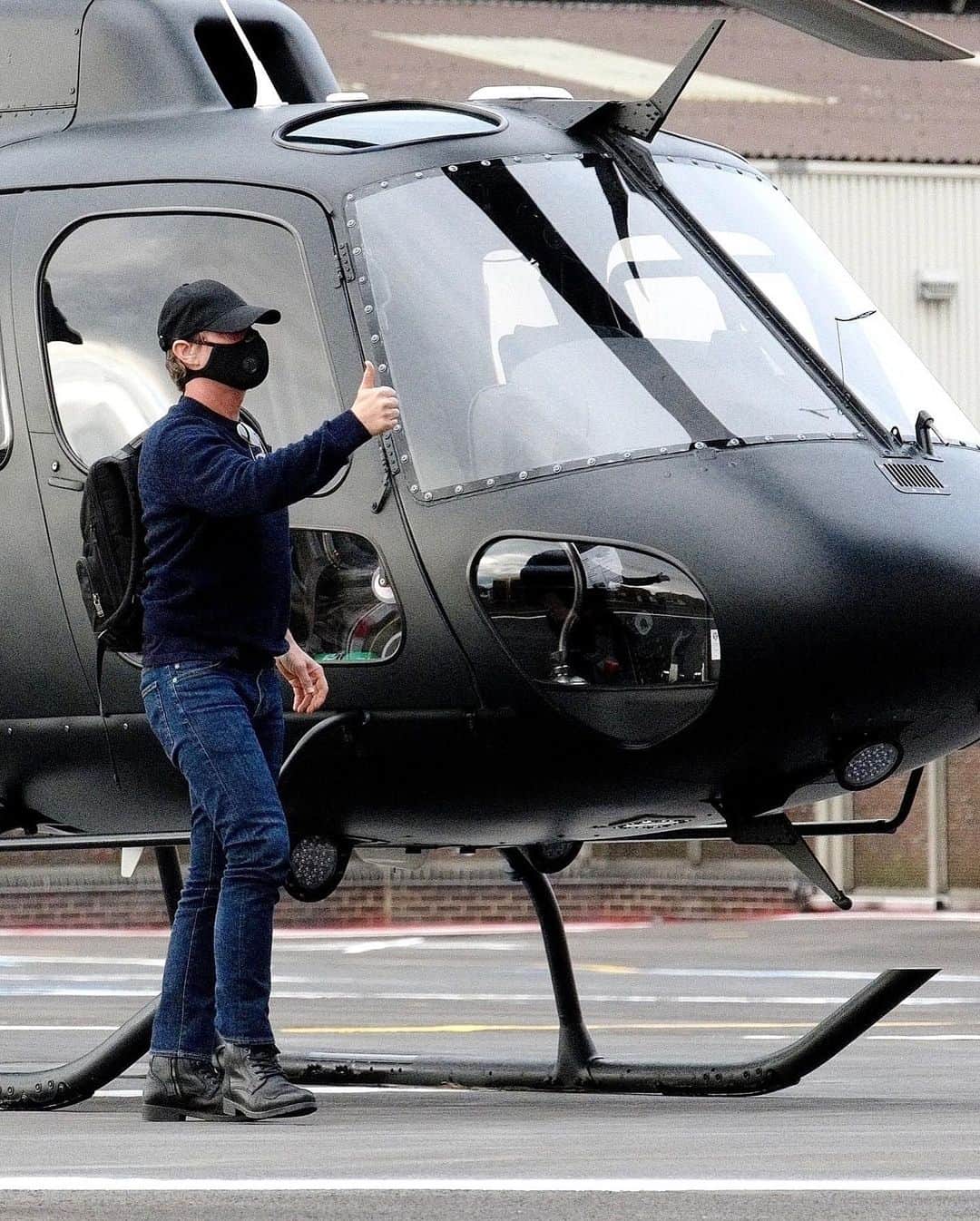 Just Jaredさんのインスタグラム写真 - (Just JaredInstagram)「Tom Cruise was spotted boarding a helicopter in London on Friday! #TomCruise Photos: Backgrid」7月25日 4時00分 - justjared
