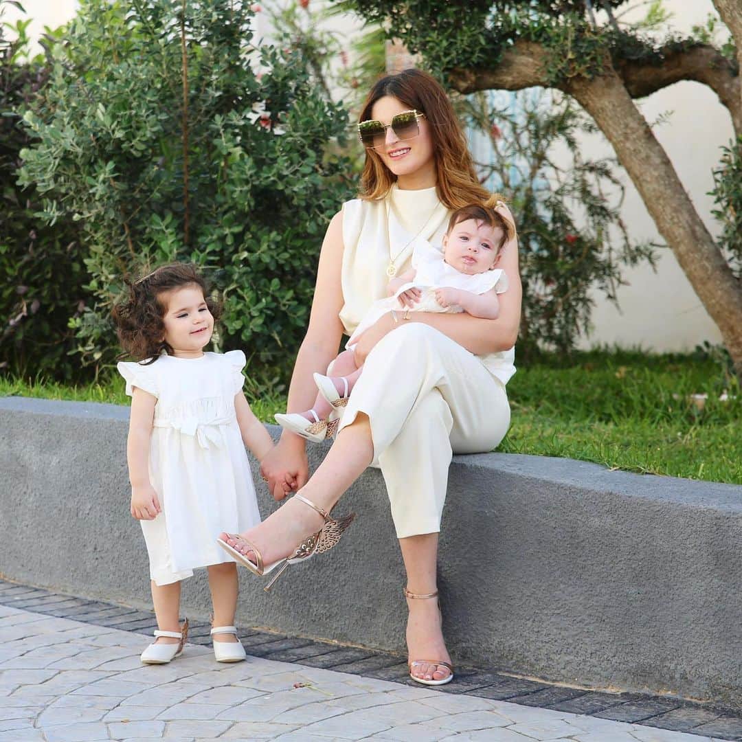 SOPHIA WEBSTERさんのインスタグラム写真 - (SOPHIA WEBSTERInstagram)「We grow with you! 👼💕 @samar_bouderbala and her mini’s matching in our signature 'Evangeline' 👩‍👧‍👧 Swipe for a close up 👉⁣ ⁣ For more adorable mini looks follow @sophiawebstermini 💕⁣ ⁣ #SophiaWebster #SophiaWebsterMini⁣」7月25日 4時24分 - sophiawebster