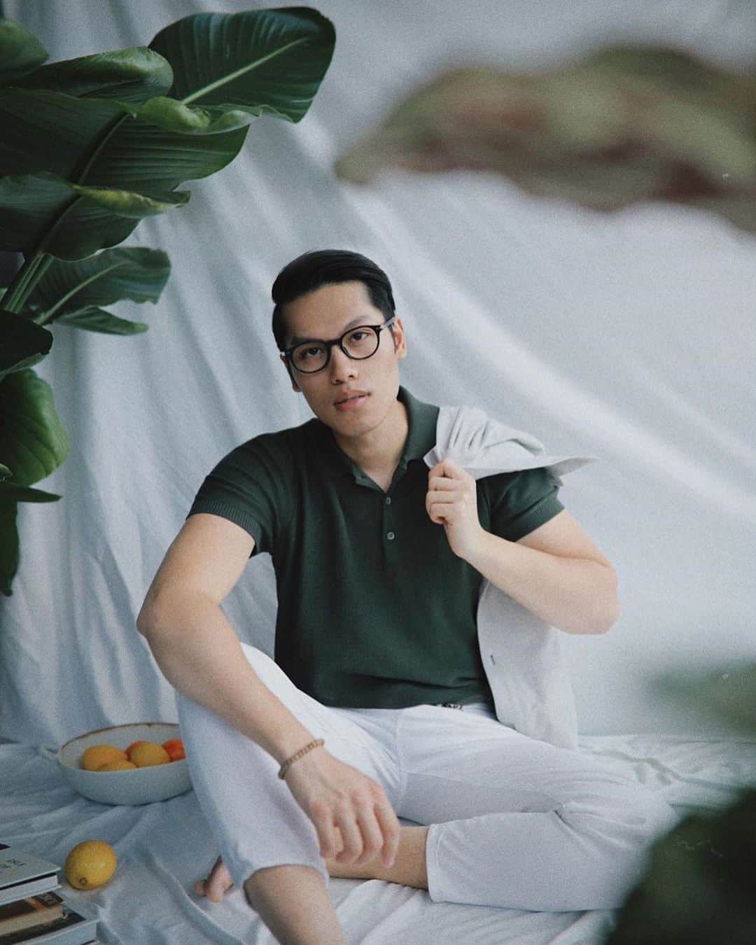 カナーリのインスタグラム：「Mike Quyen recalls the good vibes of #SummerMemories with a fresh look from the #CanaliSS20 collection. #Canali1934 #menswear #menstyle」