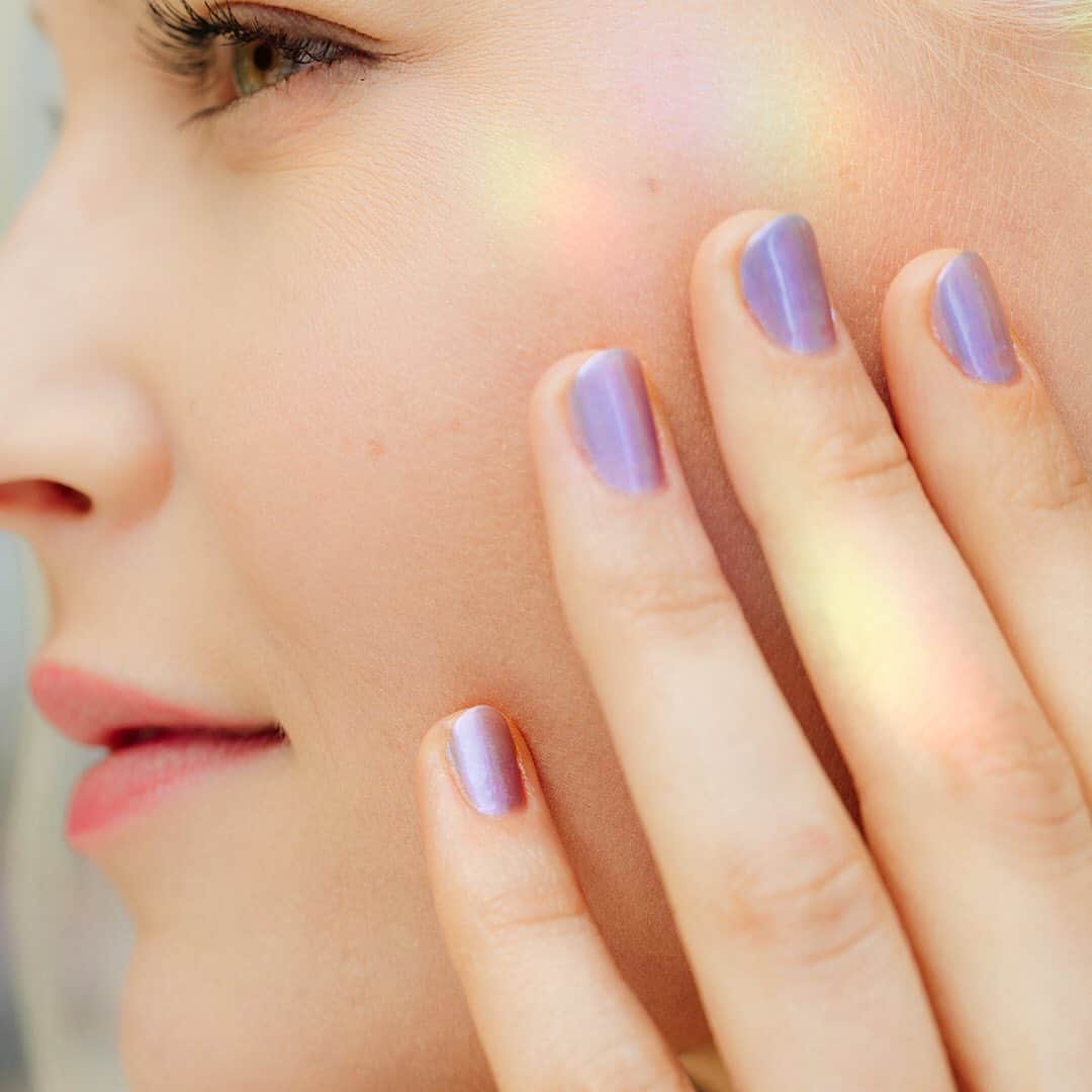 OPIさんのインスタグラム写真 - (OPIInstagram)「What’s one ritual you embrace every morning that shapes your entire day? Leave a comment below!  Shade: #PrismaticFanatic  @kristin_hoppe   #ColorIsTheAnswer #OPIHiddenPrism #HealingRainbow #PurpleNails #IridescentNails #SummerNails #ModernNails #OPIObsessed #ManiMantra #Namaste」7月25日 4時42分 - opi