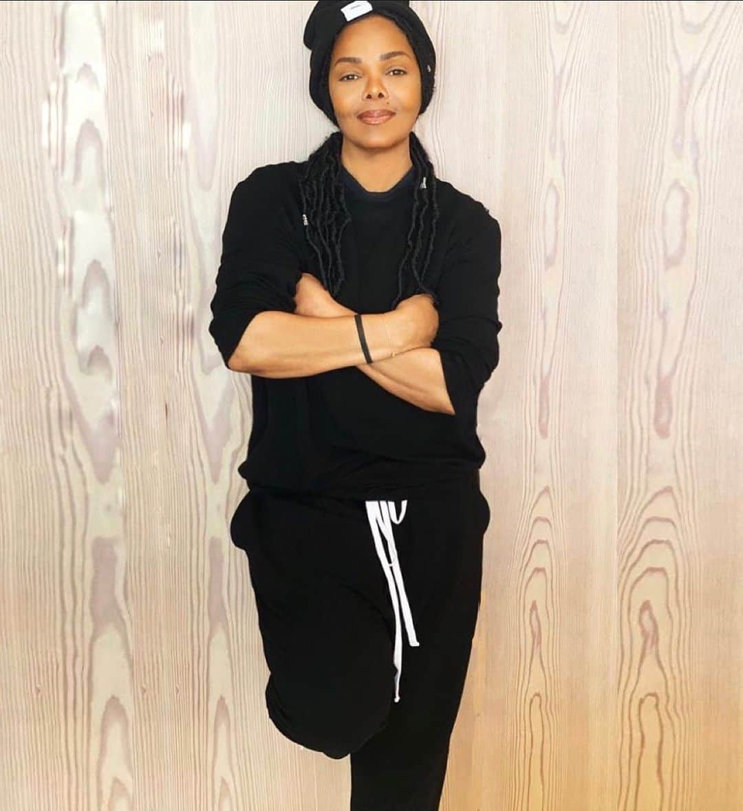 ジャネット・ジャクソンさんのインスタグラム写真 - (ジャネット・ジャクソンInstagram)「#FridayMood chill vibez 🖤」7月25日 4時48分 - janetjackson