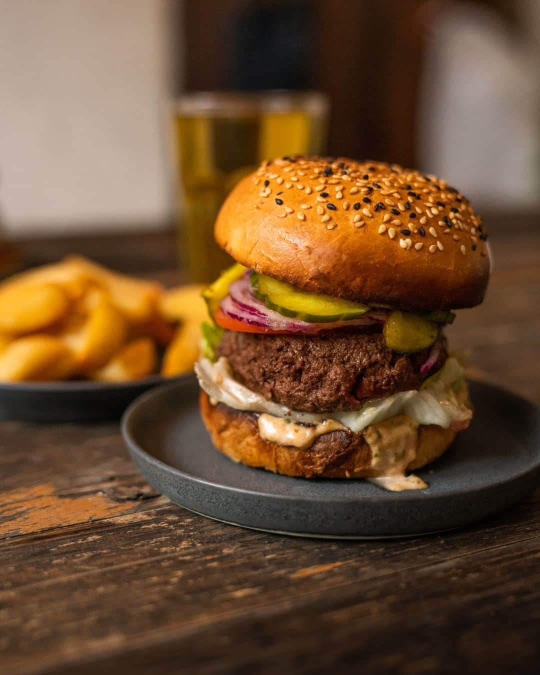 のインスタグラム：「Let's get real. You've earnt this. 🍔 Tonight we're indulging in a glass (or two) and a  @burgerandlobster burger from @primefeast's home delivery kit. We asked the experts how to make a burger this good at home - here's their tips...   Toast your bun (in a 150°C oven) Gently heat your frying pan and add your rapeseed oil - when you see smoke coming off the oil it's ready Season your burger with salt  Pop in your burger and cook for 1-2 minutes, flip and repeat.  Cook until your burger is 65°C inside (or firm and springy to the touch) You can top your burger however you wish, we like ours with cheese melted on top, onions, pickles and some secret sauce.   How do you top yours? #MRPORTERatHome」