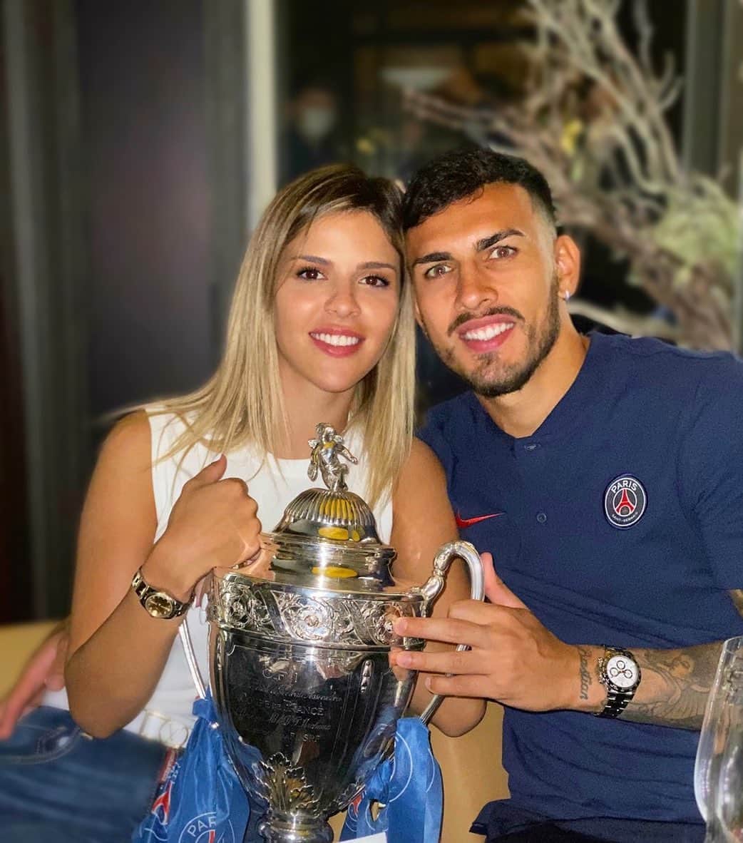 レアンドロ・ダニエル・パレデスのインスタグラム：「Te amo mi vida ❤️💙🏆」