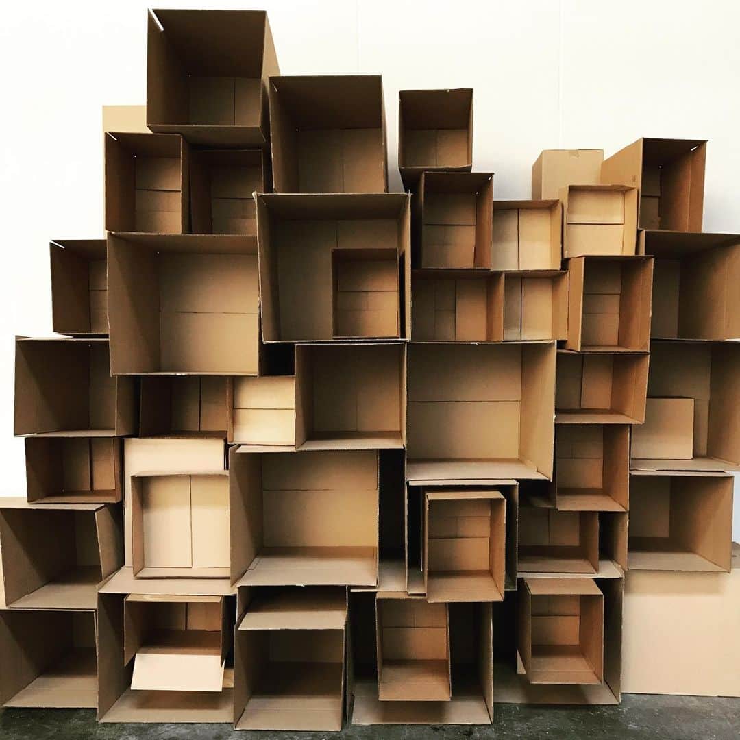 ブライアン・アダムスのインスタグラム：「A cardboard box installation I had built for one of my photo shoots. #everythingisart #cardboardbox #thinkingoutsidethebox #photobyadams」