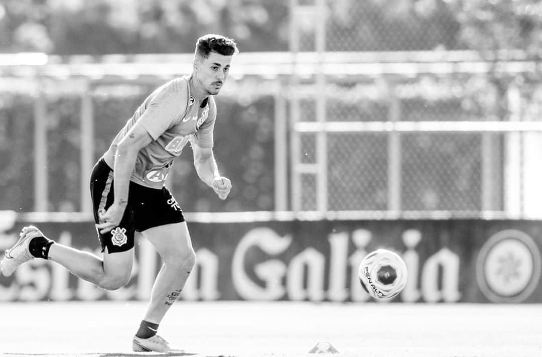 ダニーロ・フェルナンド・アベラールのインスタグラム：「Mais um dia de preparação 💪🏽 ⠀⠀⠀⠀⠀⠀⠀⠀ ⠀⠀⠀⠀⠀⠀⠀⠀ ⠀⠀⠀⠀⠀⠀⠀ ⠀⠀⠀⠀⠀⠀⠀⠀ ⠀⠀⠀⠀⠀⠀⠀⠀ ⠀⠀⠀⠀⠀⠀⠀⠀ @rodrigo_coca @corinthians」